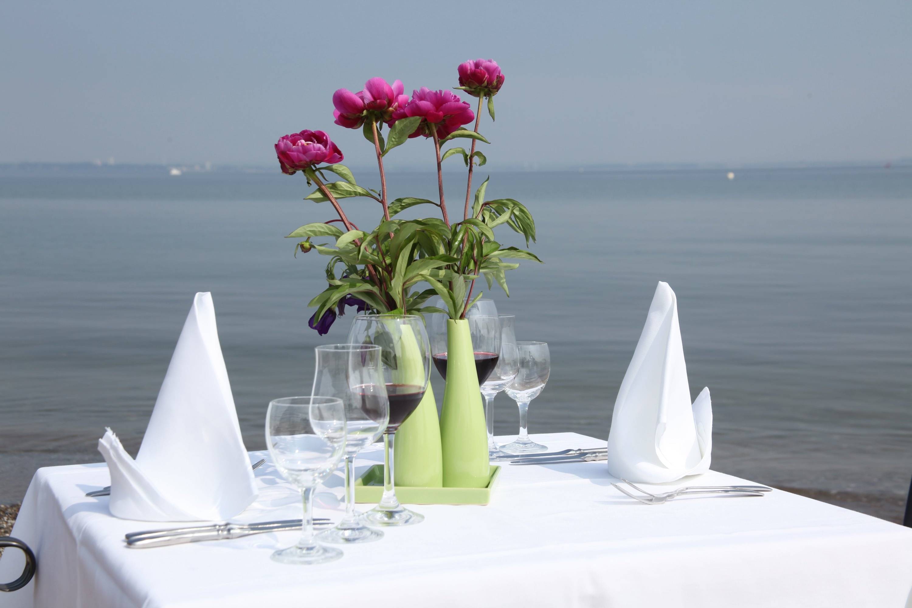 Sonnenterrasse oder Strandrestaurant