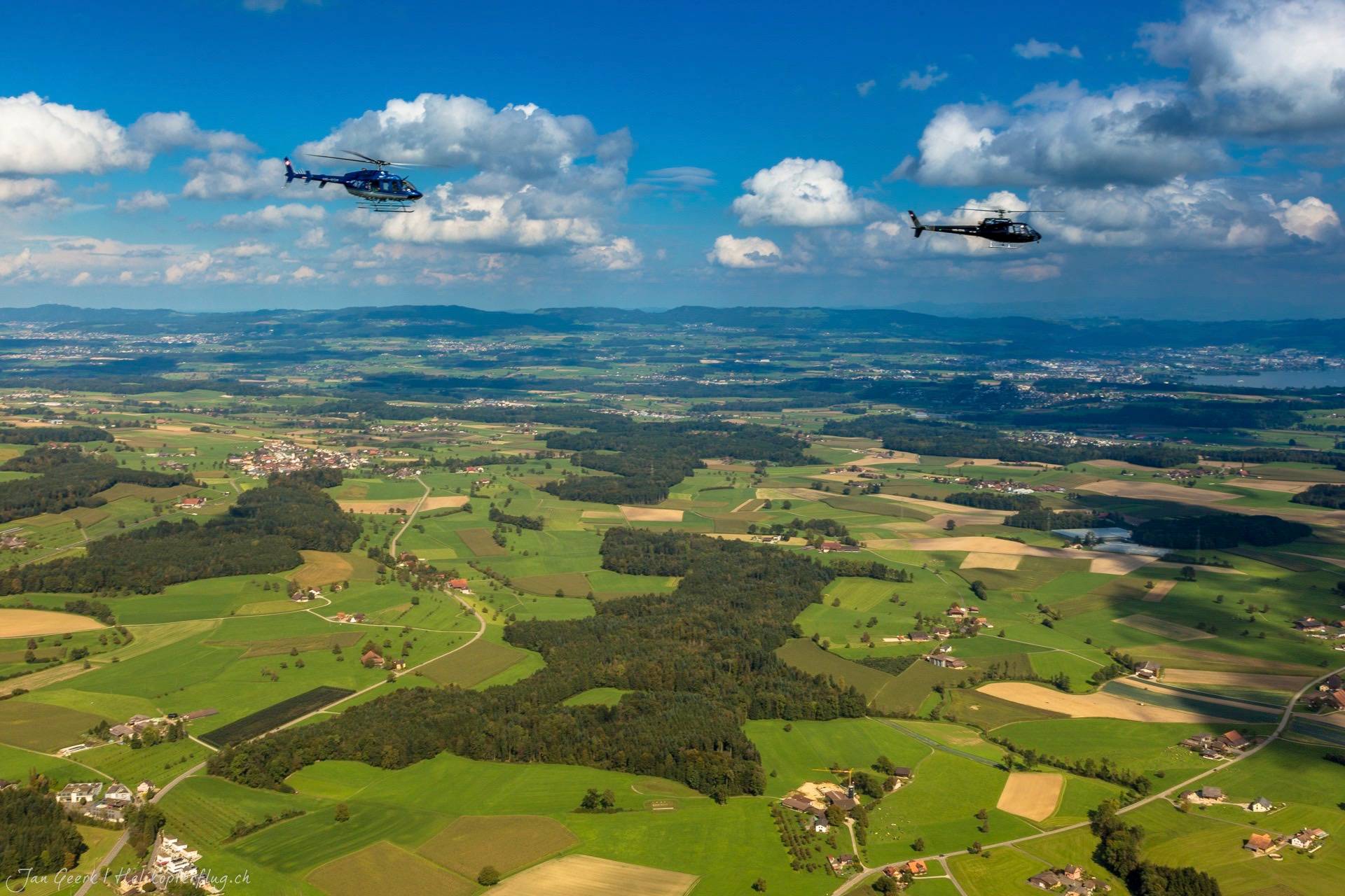 Helikopterflug über die Alpen