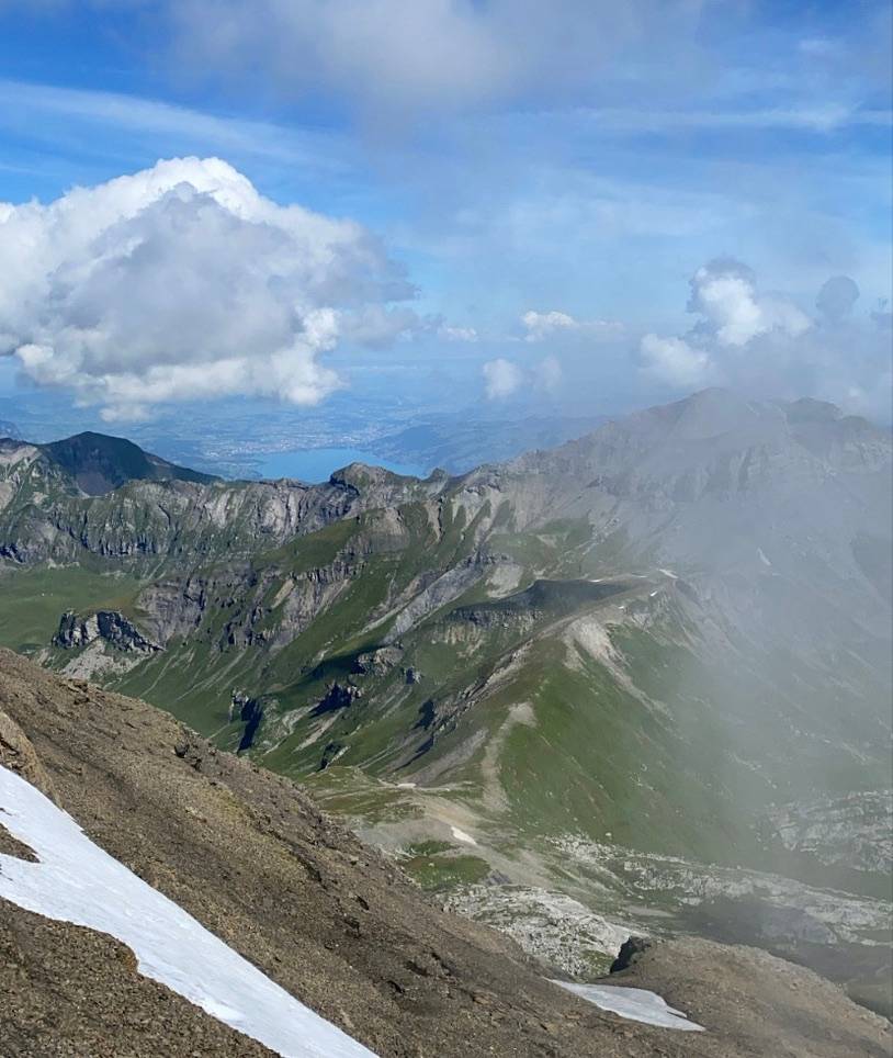 Bilck auf den Thunersee und die Berge vom Schilthorn aus / Foto Jela