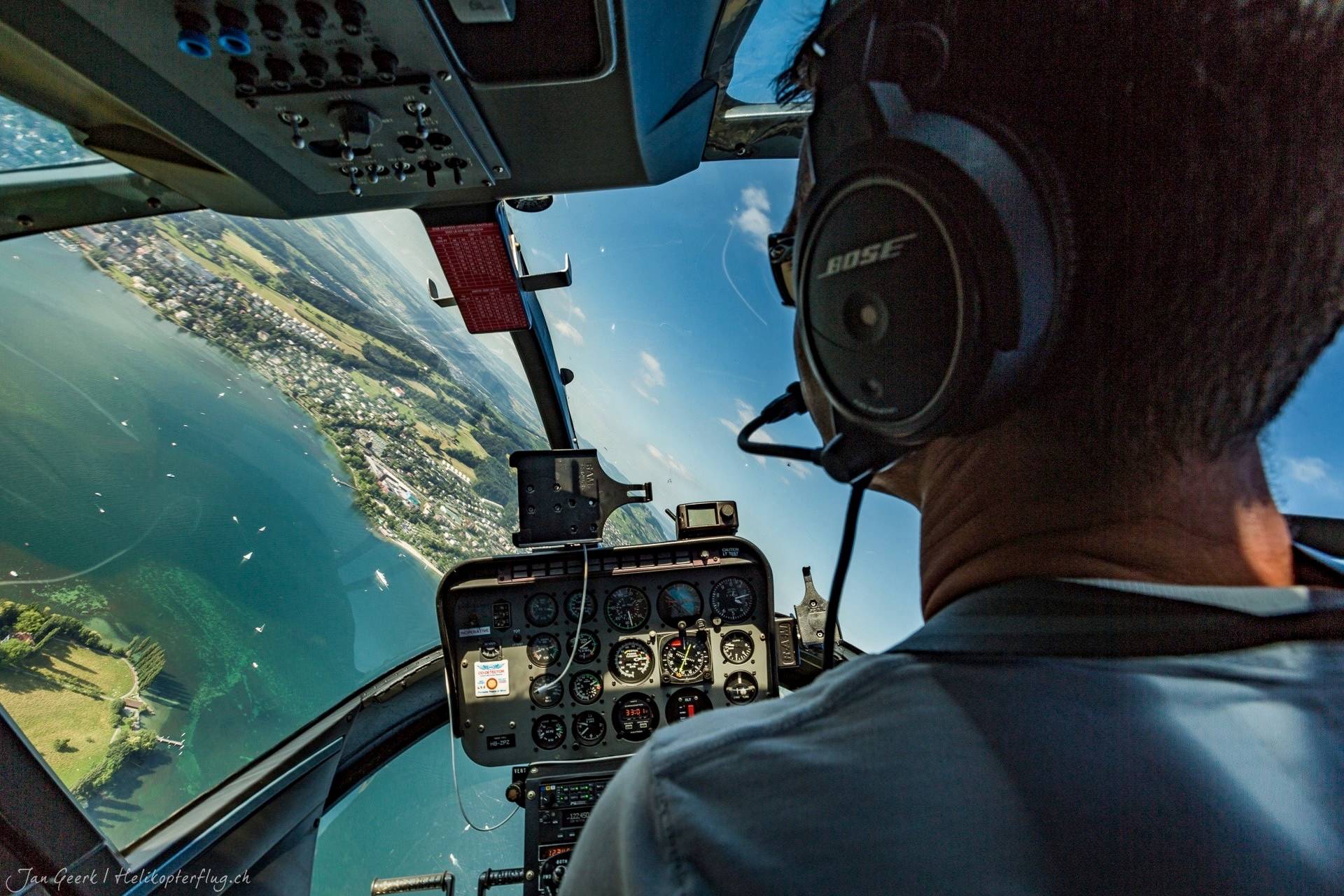 Helikopterflug über die Alpen
