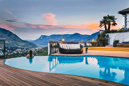 Aussicht vom Aussenpool des ****Superior Hotels Golserhof (in Italien)