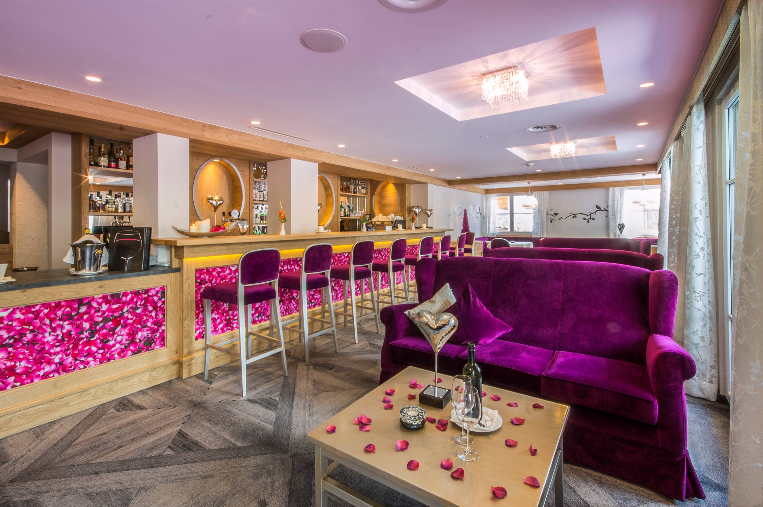 Bar & Lounge