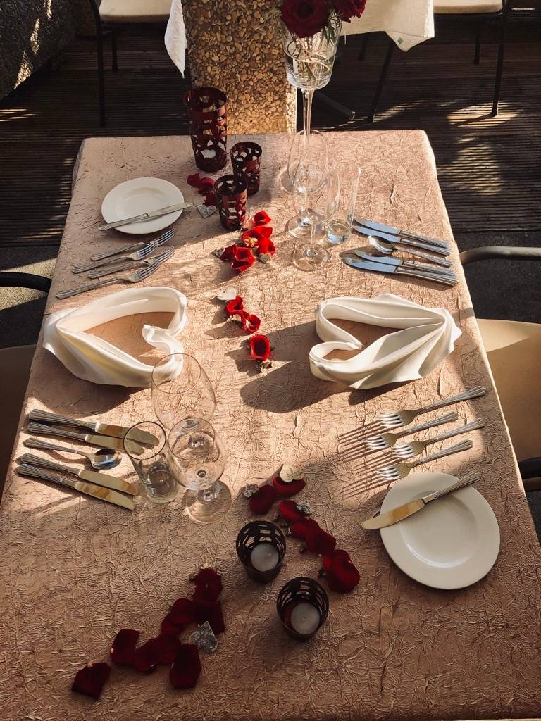 An Romantik fehlt es bestimmt nicht. Dies zeigt auch die Tischdekoration zum Abendessen. 