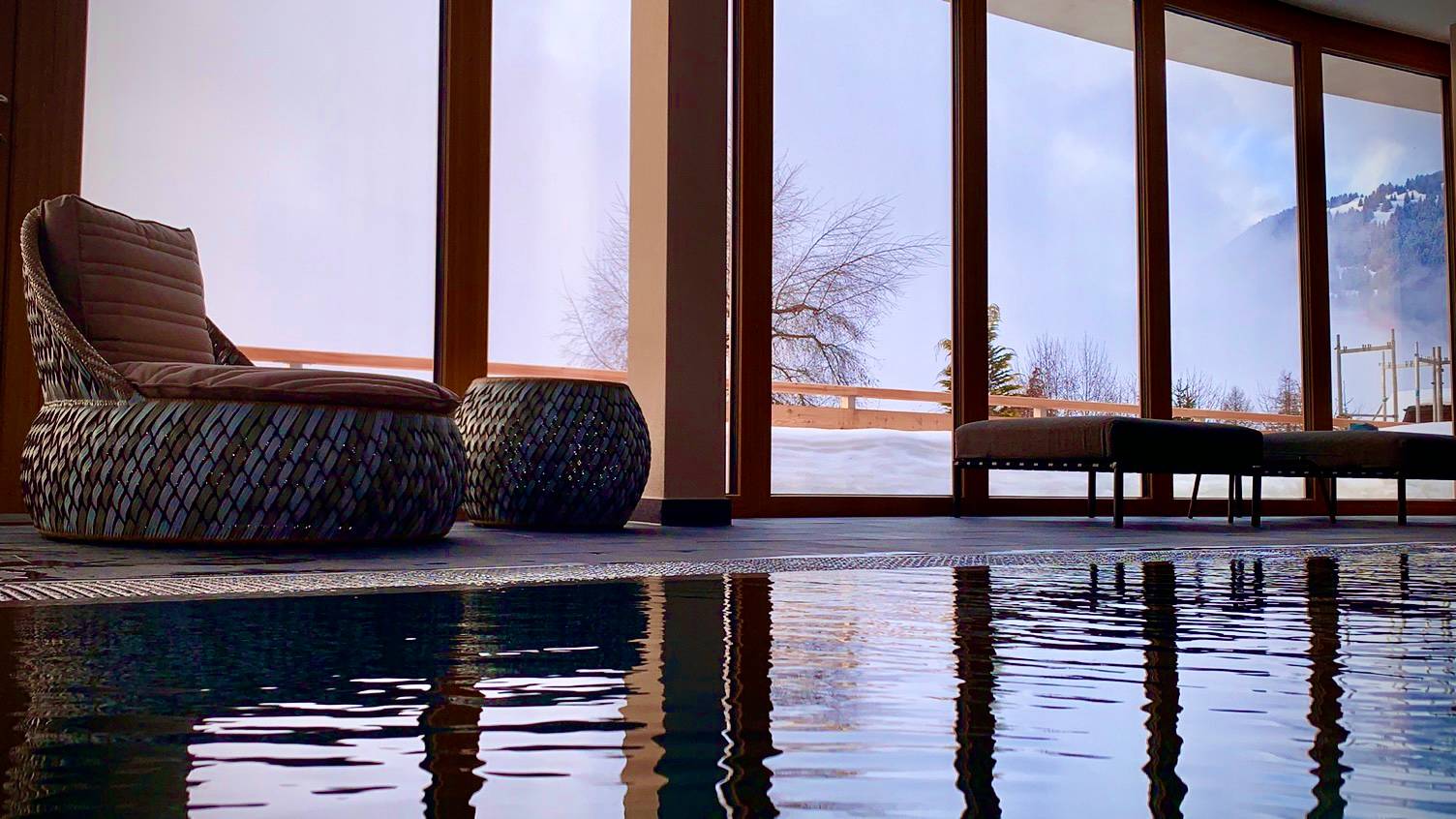 Espace wellness avec terrasse et vue sur les Dents du Midi