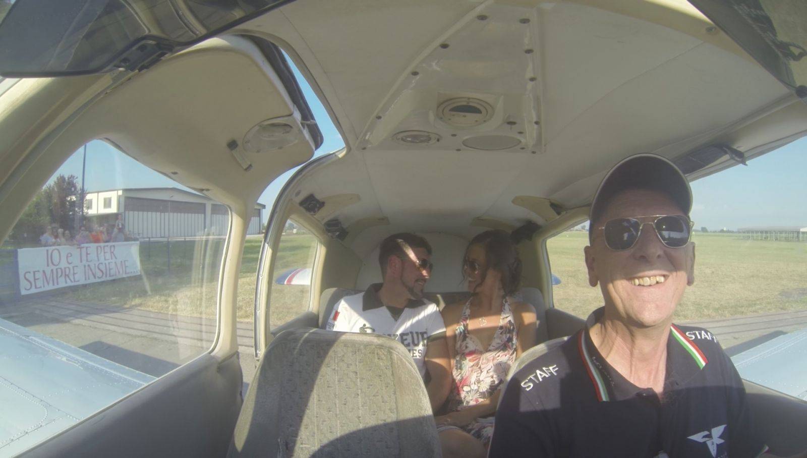 Panoramarundflug über Schlösser und Hügelmeer des Monferrato