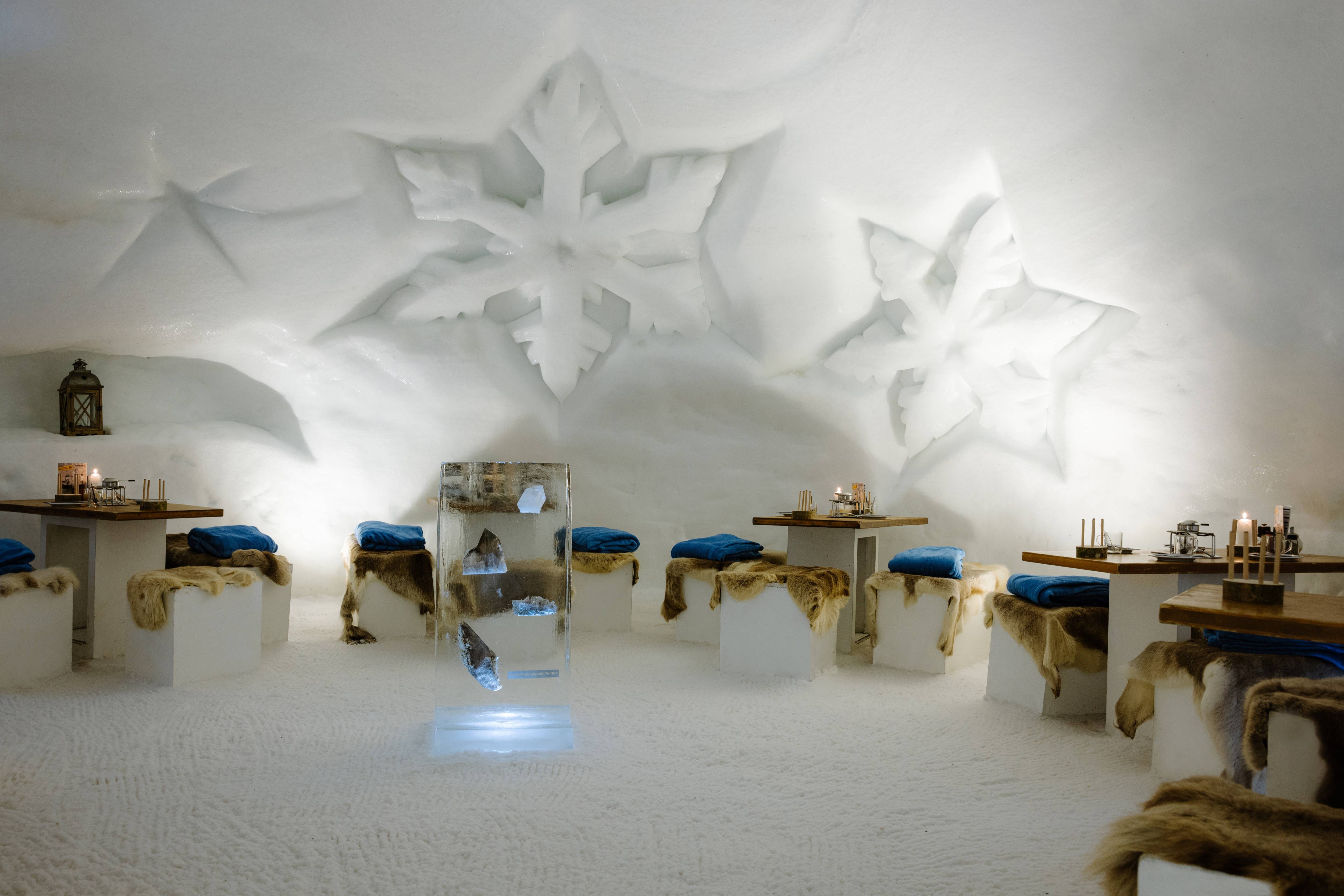 Fondue délicieuse : la tradition suisse dans un igloo à fondue