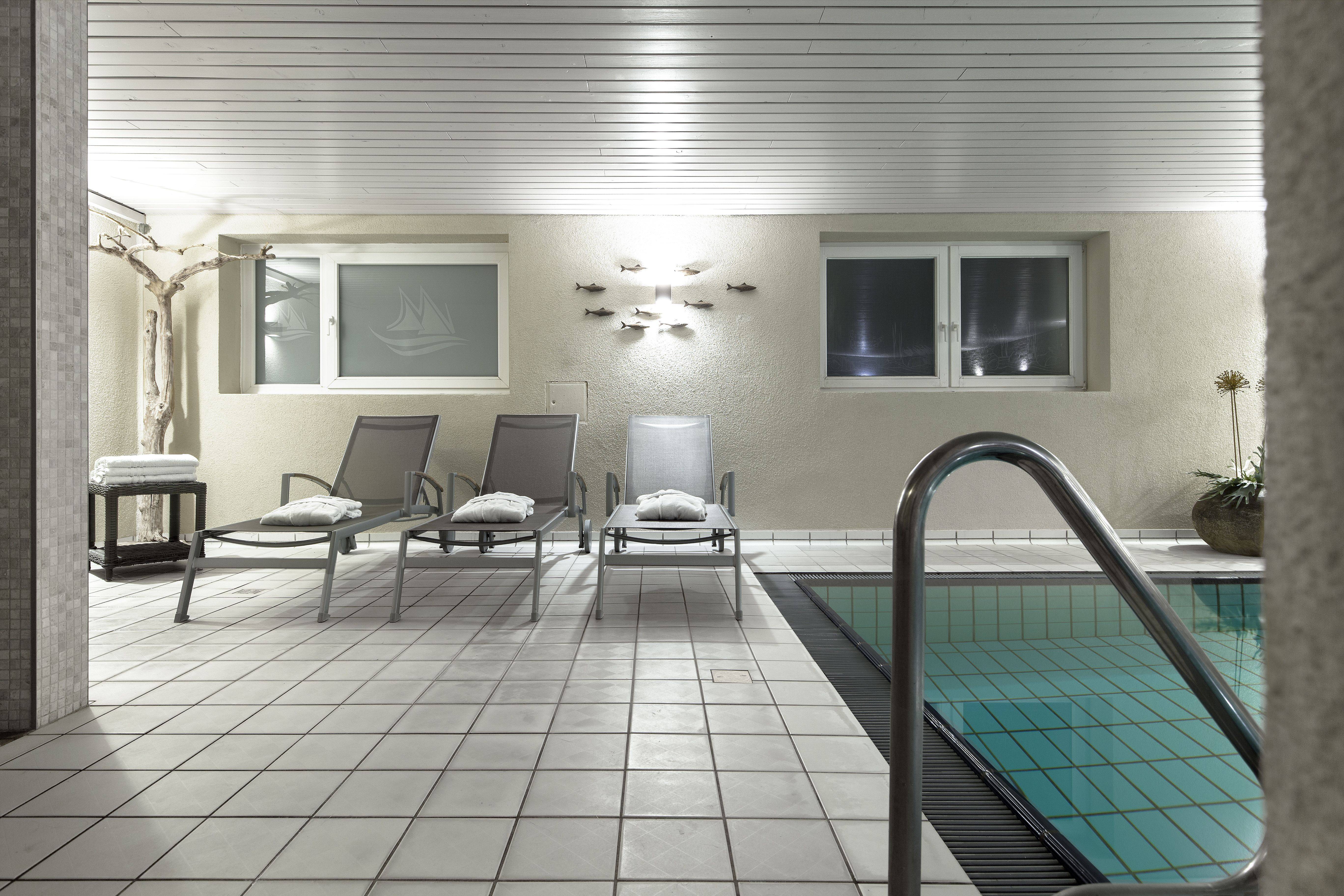 Pool & Sauna