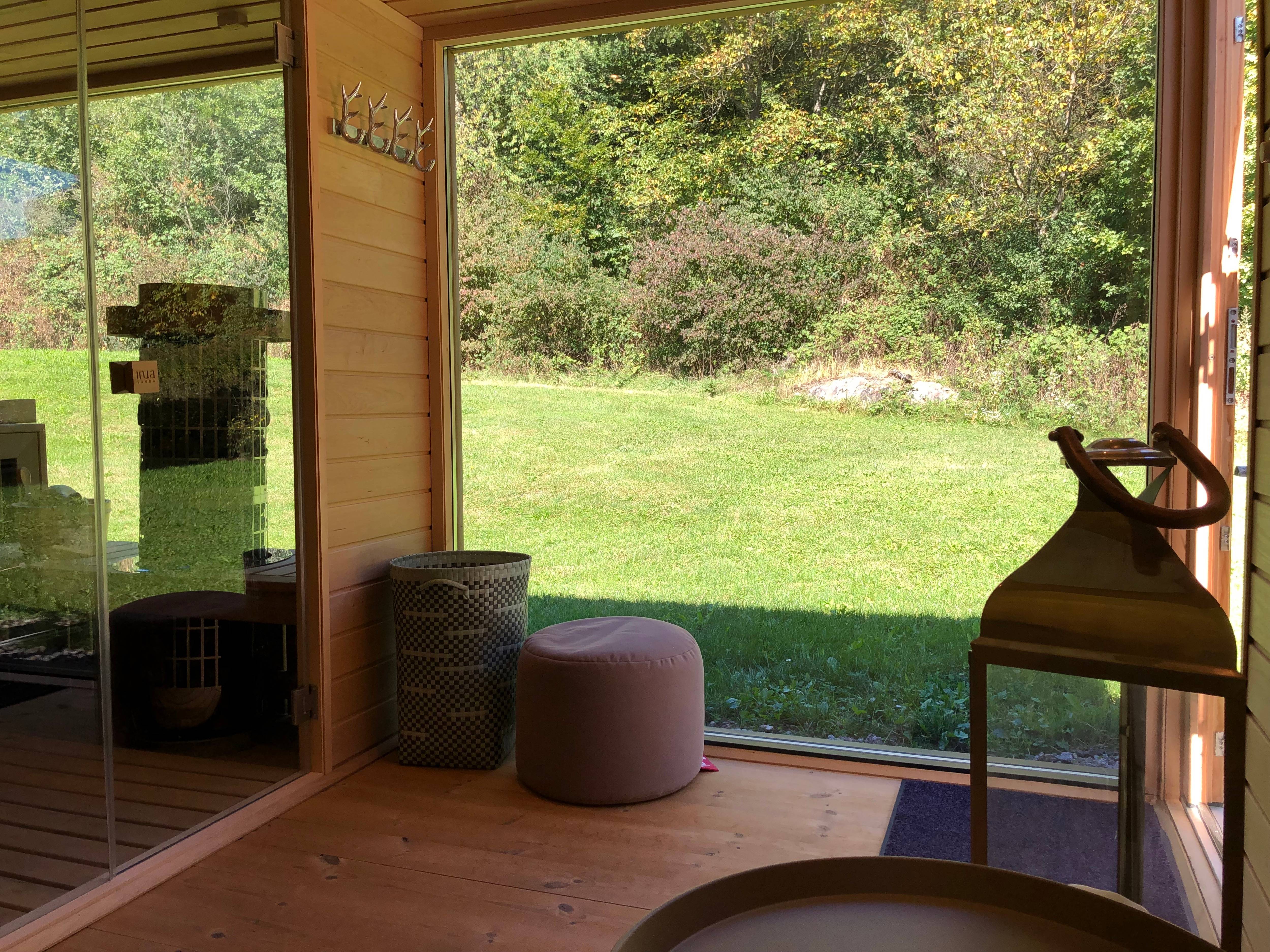 Entspannung in der Outdoor-Sauna