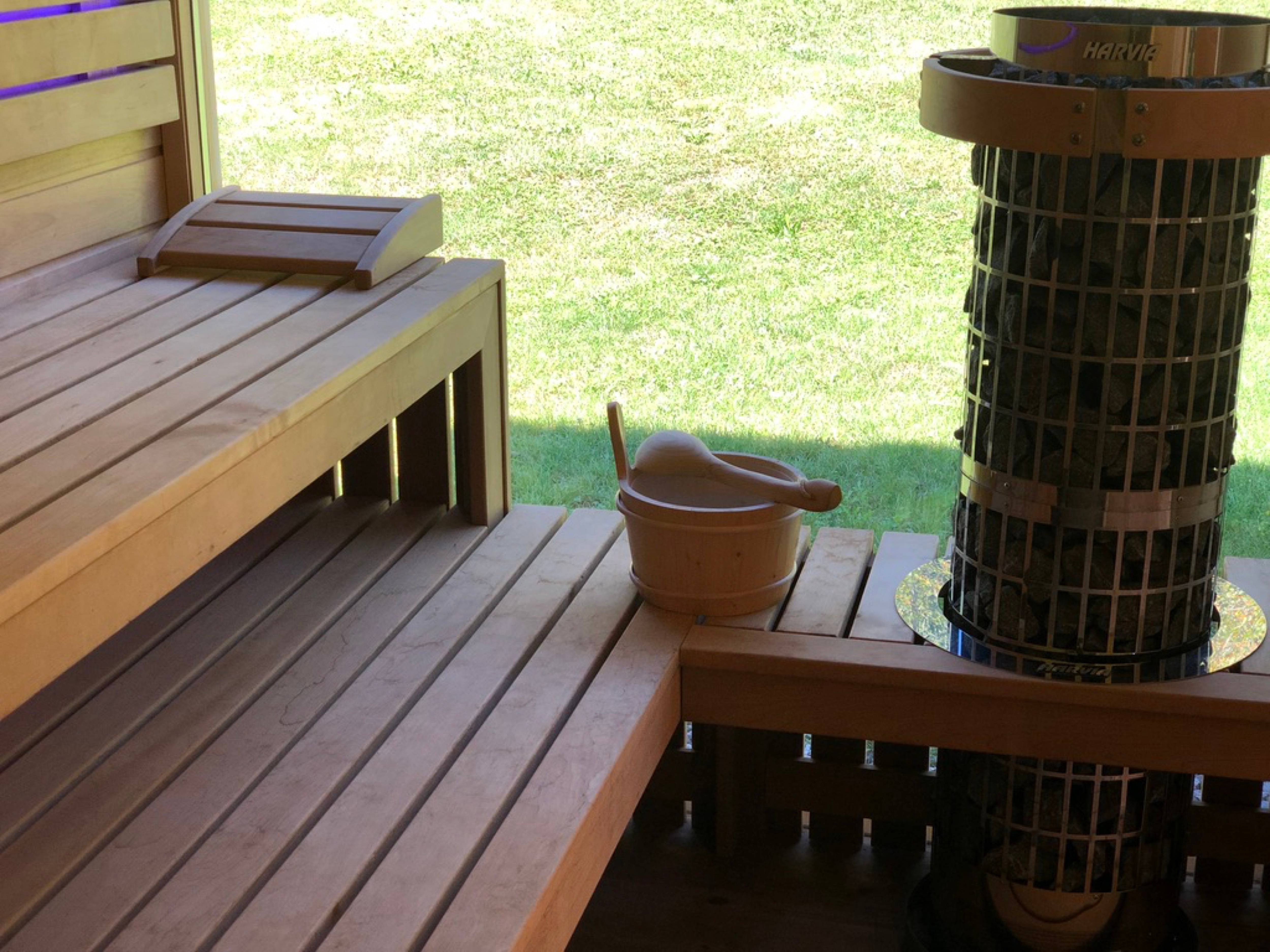 Entspannung in der Outdoor-Sauna
