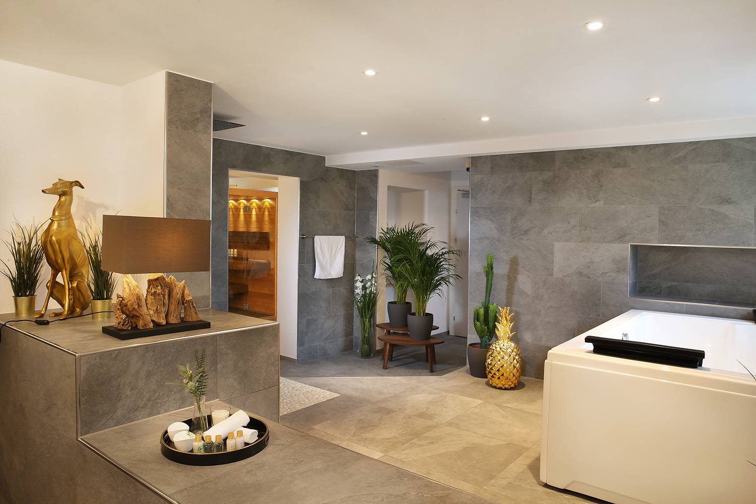 Hotelzimmer mit Whirlpool