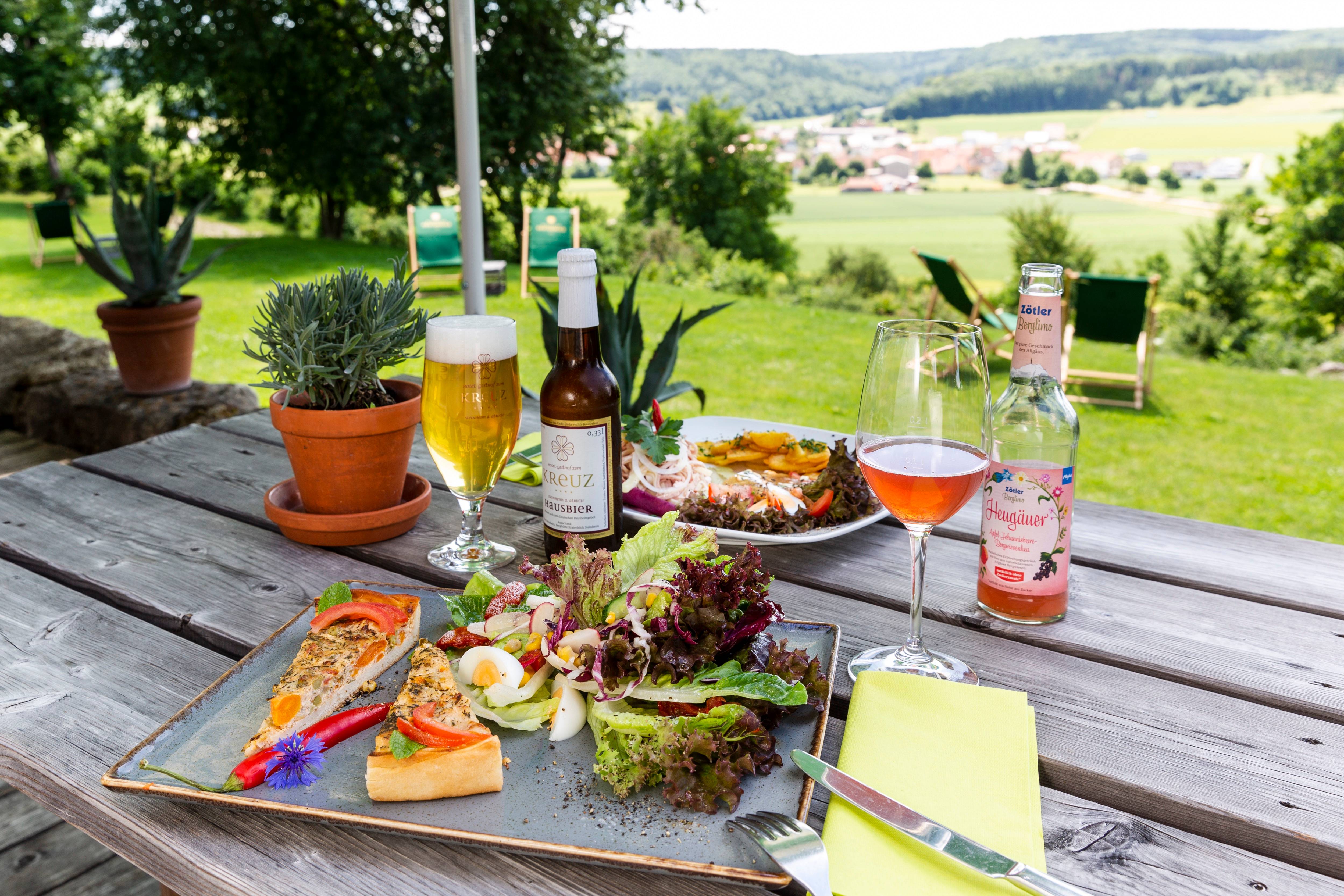 Biergarten mit Brau-Scheune
