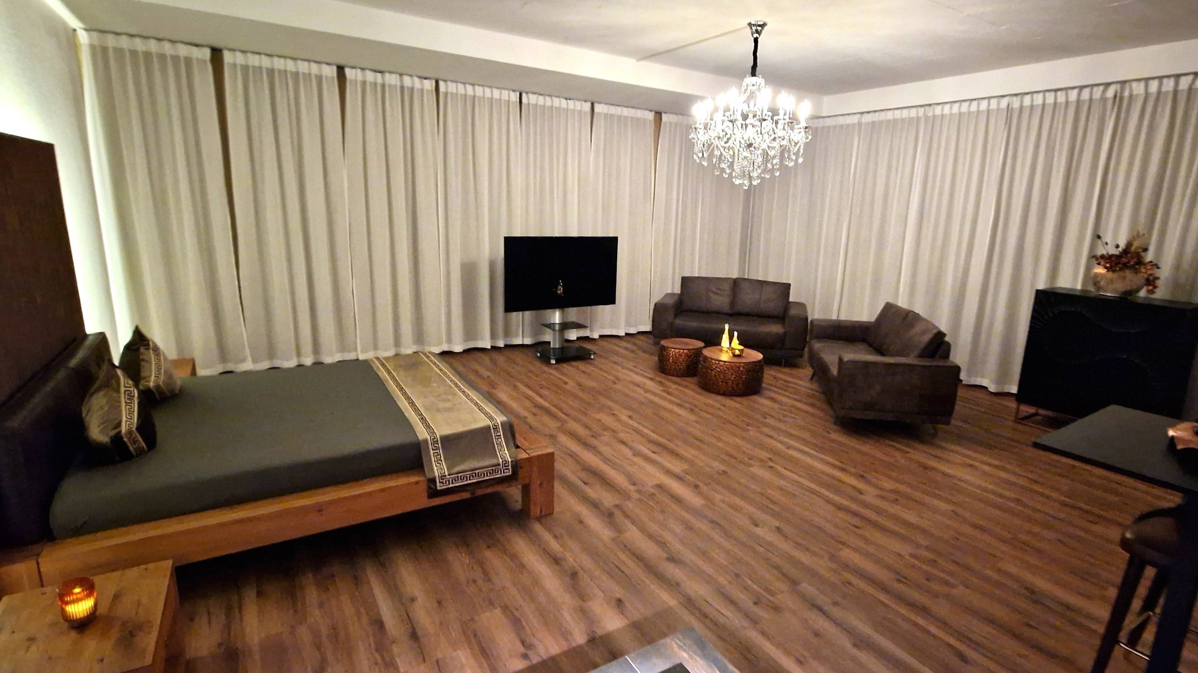 Crystal Luxury Suite mit Whirlpool und finnische Sauna