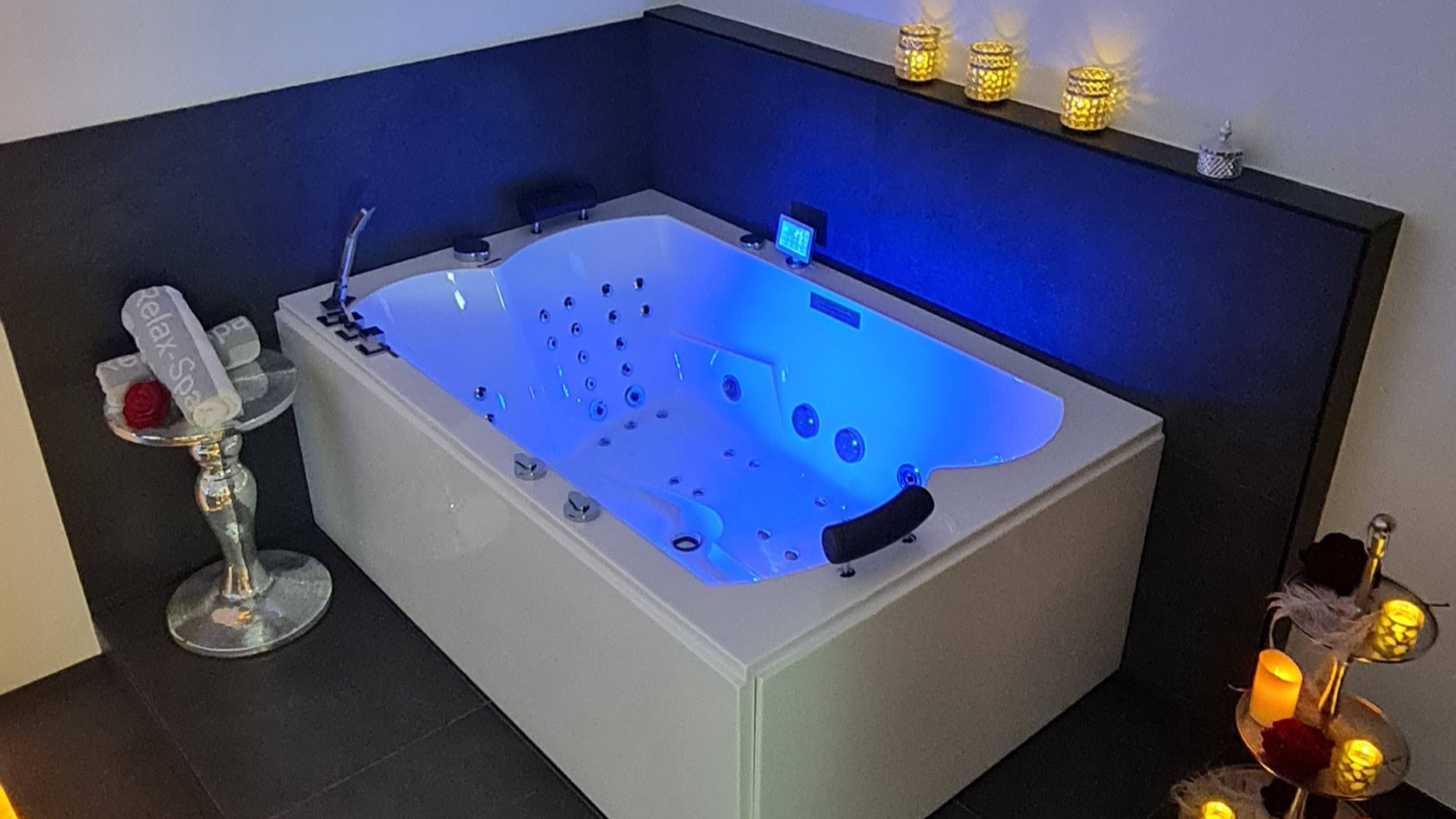 Silver Luxury Suite mit Whirlpool und Infrarot Sauna