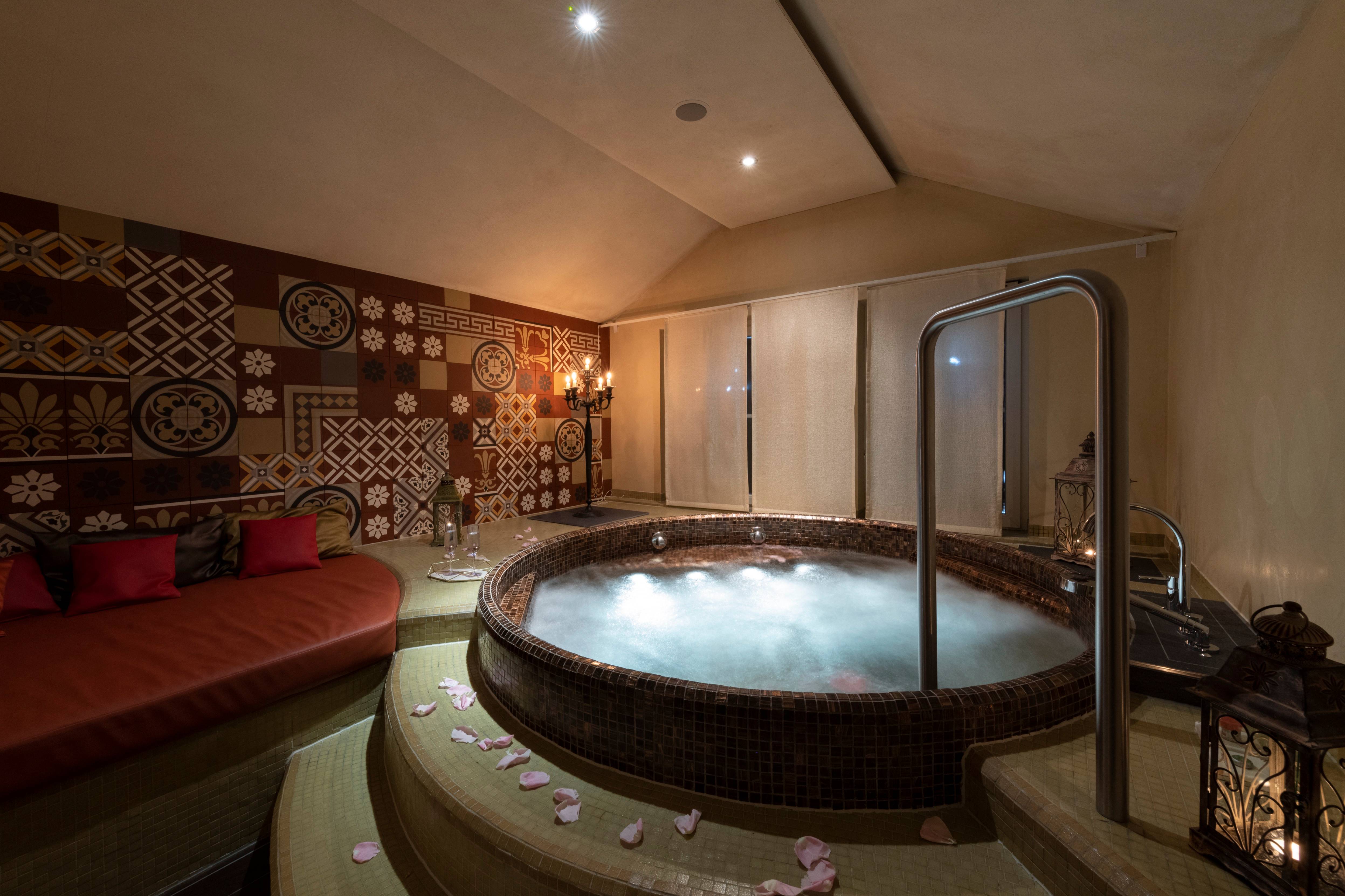 Privates Rosenblütenbad zu zweit