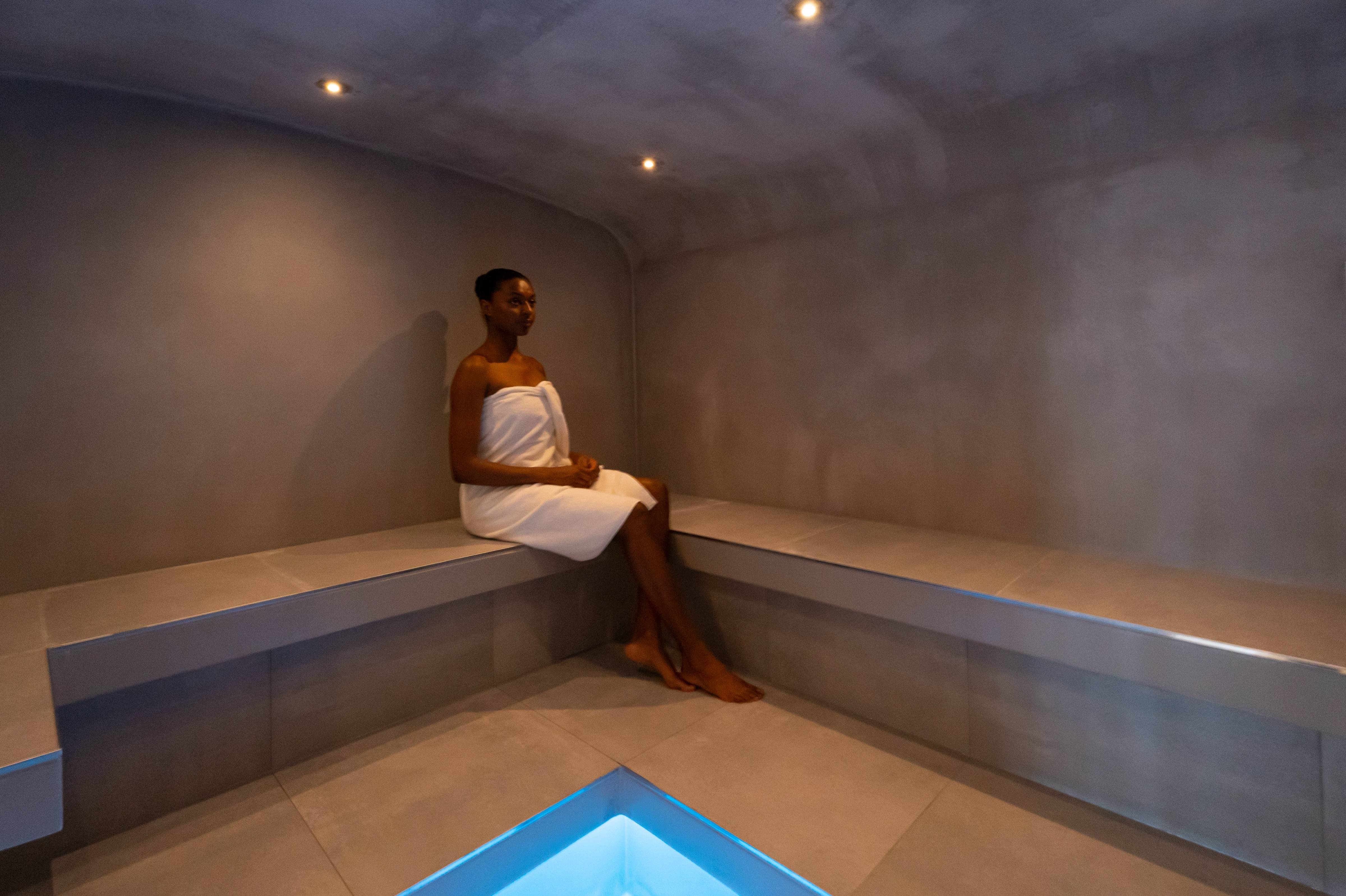 Espace wellness avec terrasse et vue sur les Dents du Midi