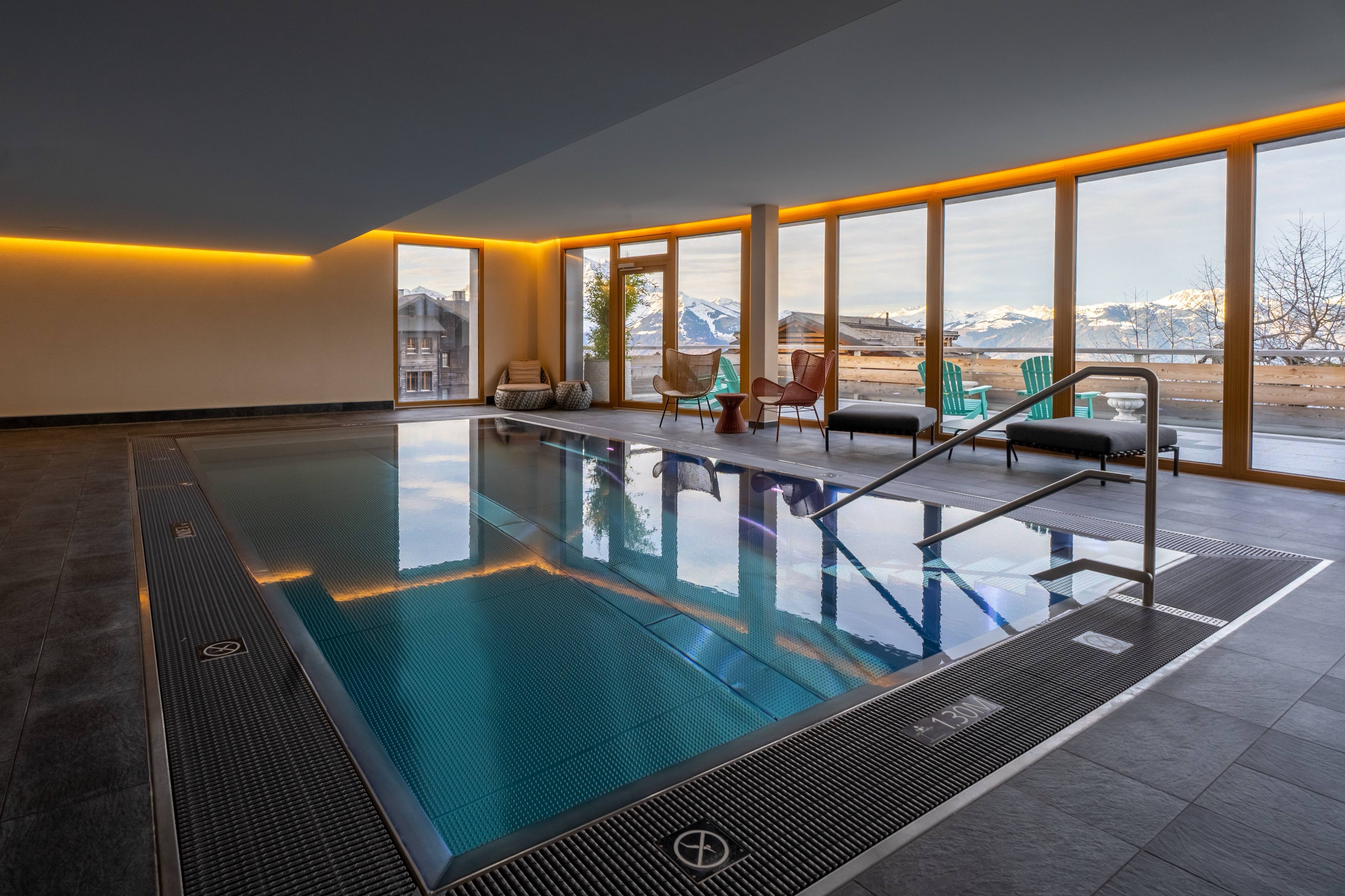 Espace wellness avec terrasse et vue sur les Dents du Midi