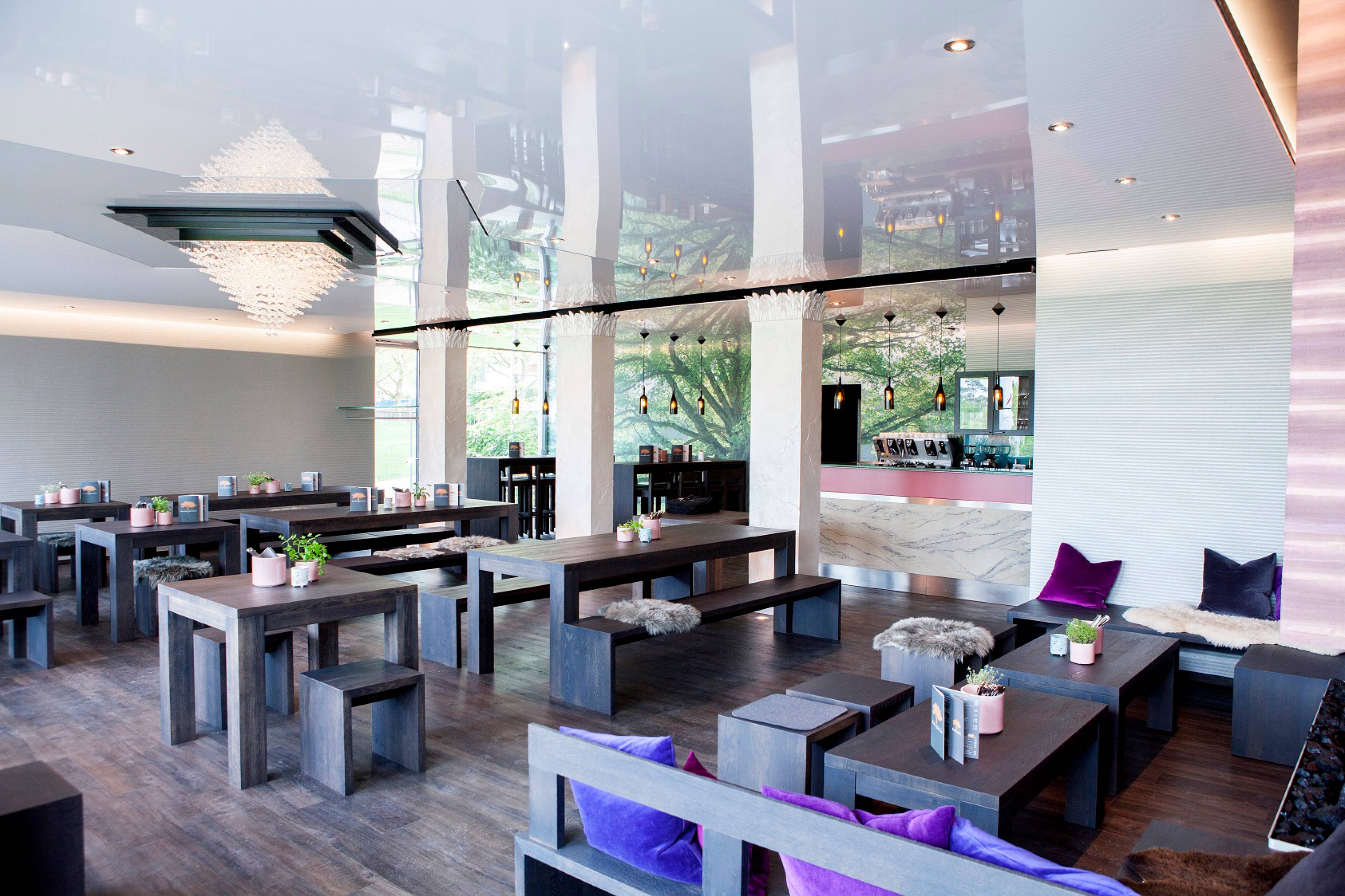 Schwitzer's Brasserie & Lounge