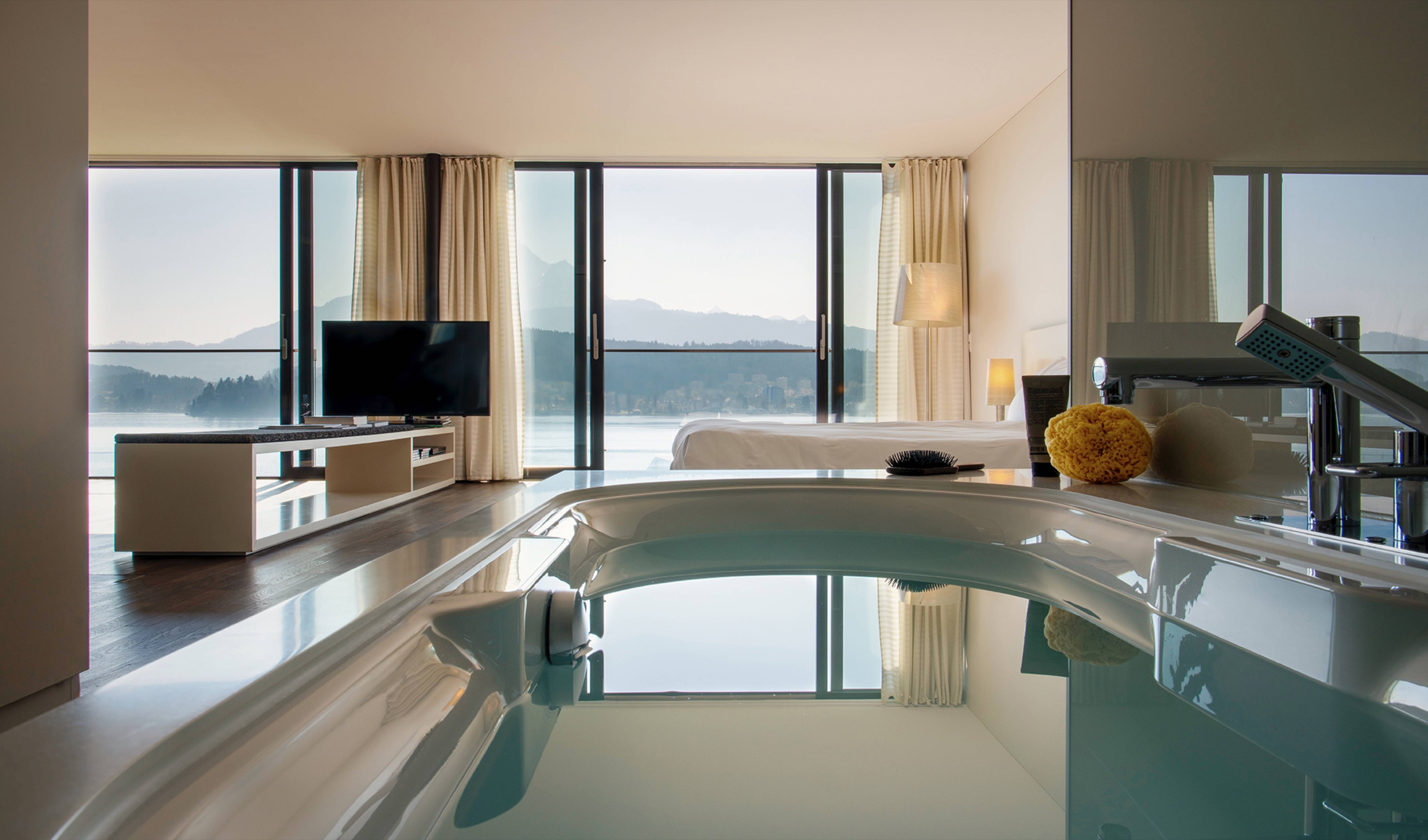Lake View Deluxe Suite