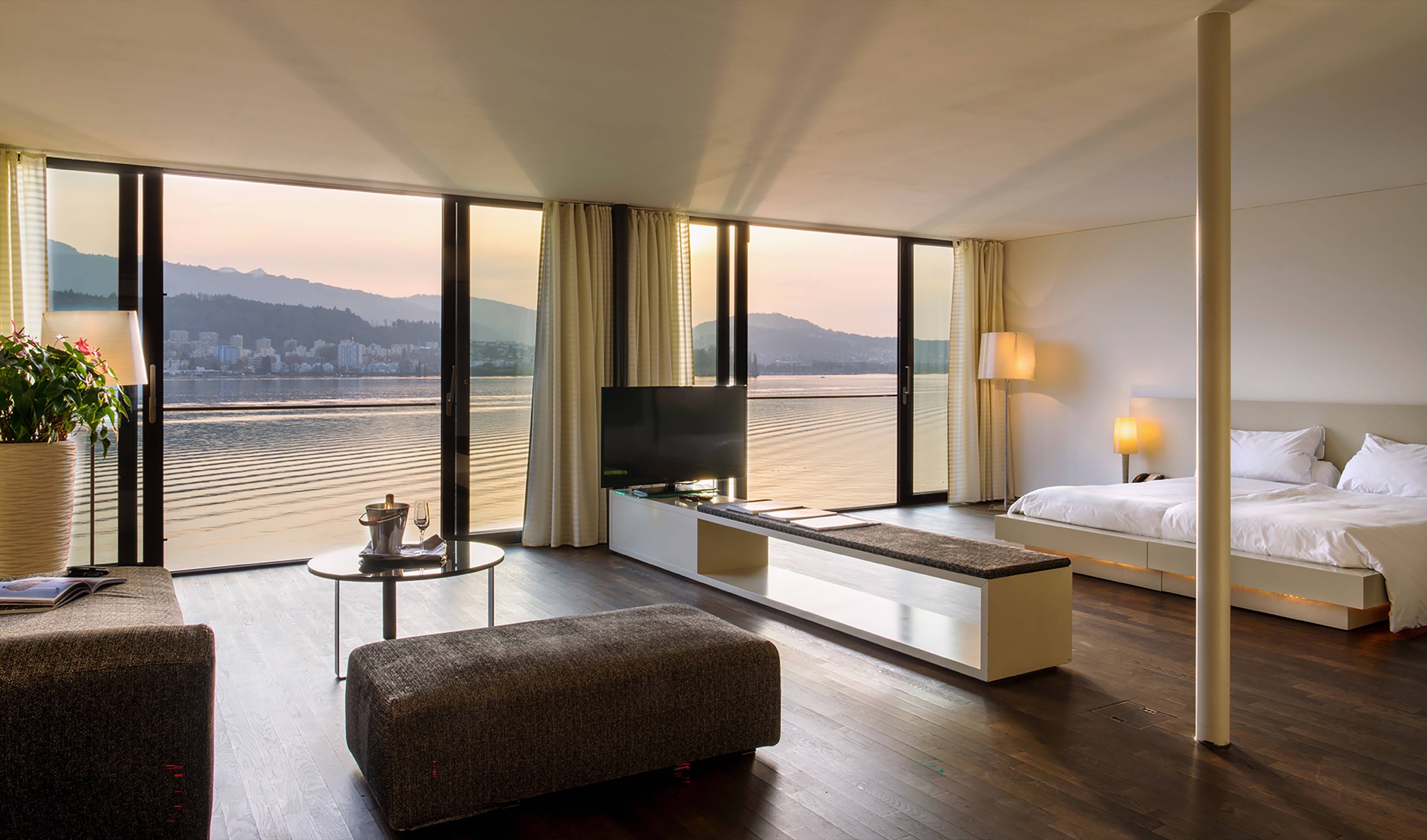 Lake View Deluxe Suite