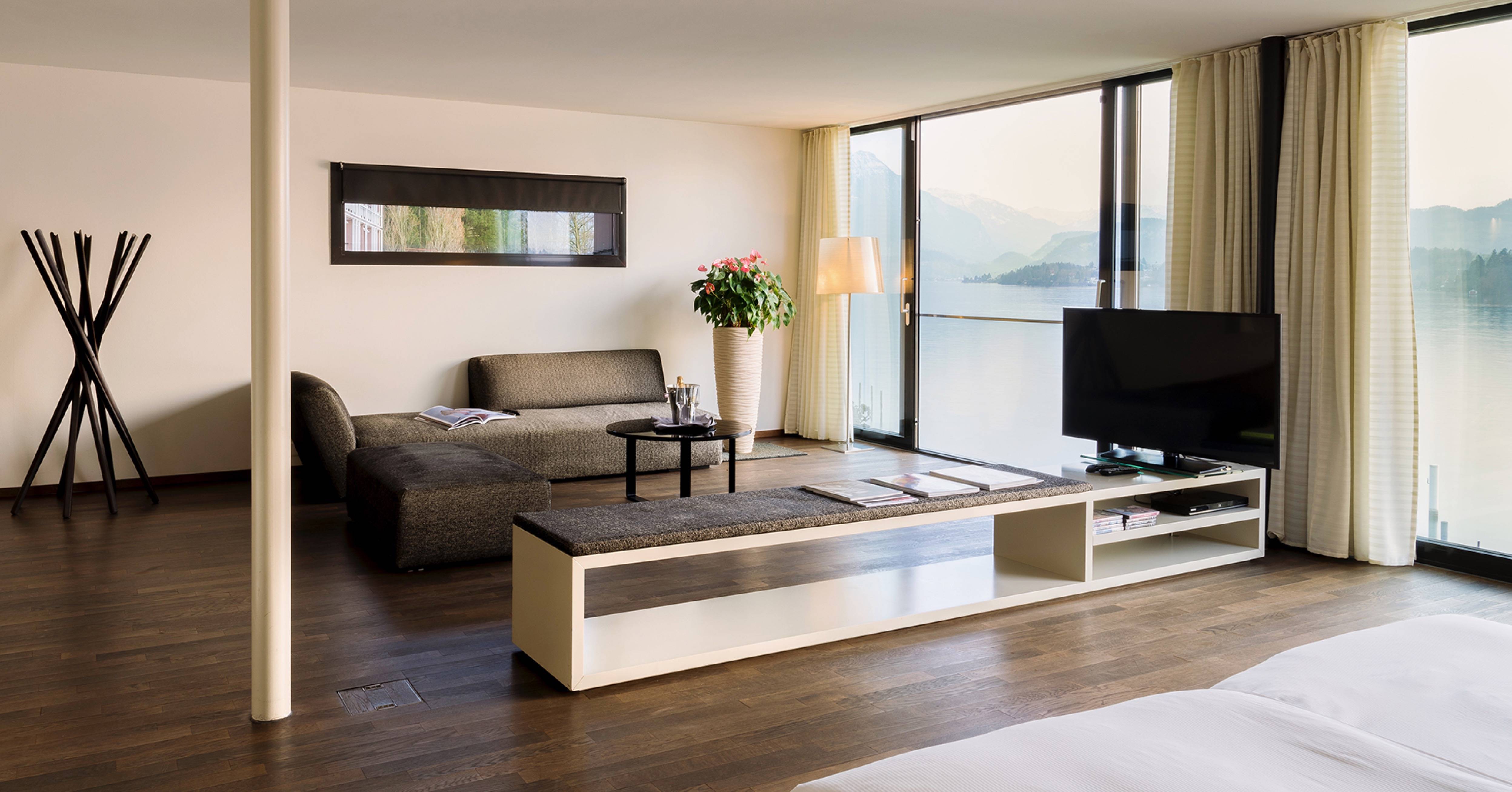 Lake View Deluxe Suite