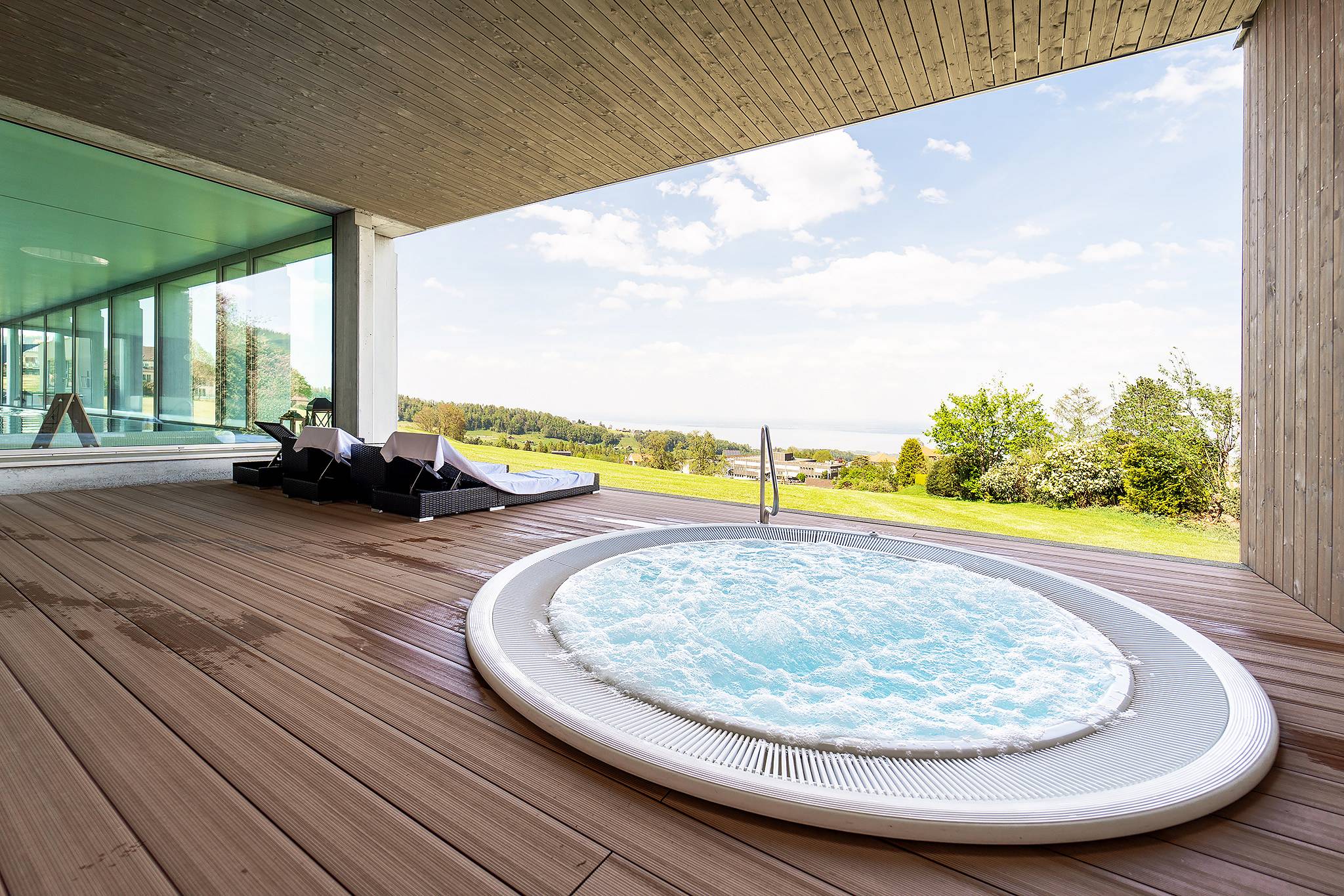 Day Spa mit Blick über den Bodensee
