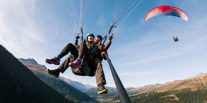 Gleitschirmflug in Davos