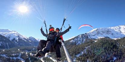 Gleitschirmflug in Davos