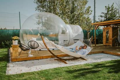 Bubble Tent au château Krugsdorf (Mecklembourg-Poméranie occidentale, Allemagne)