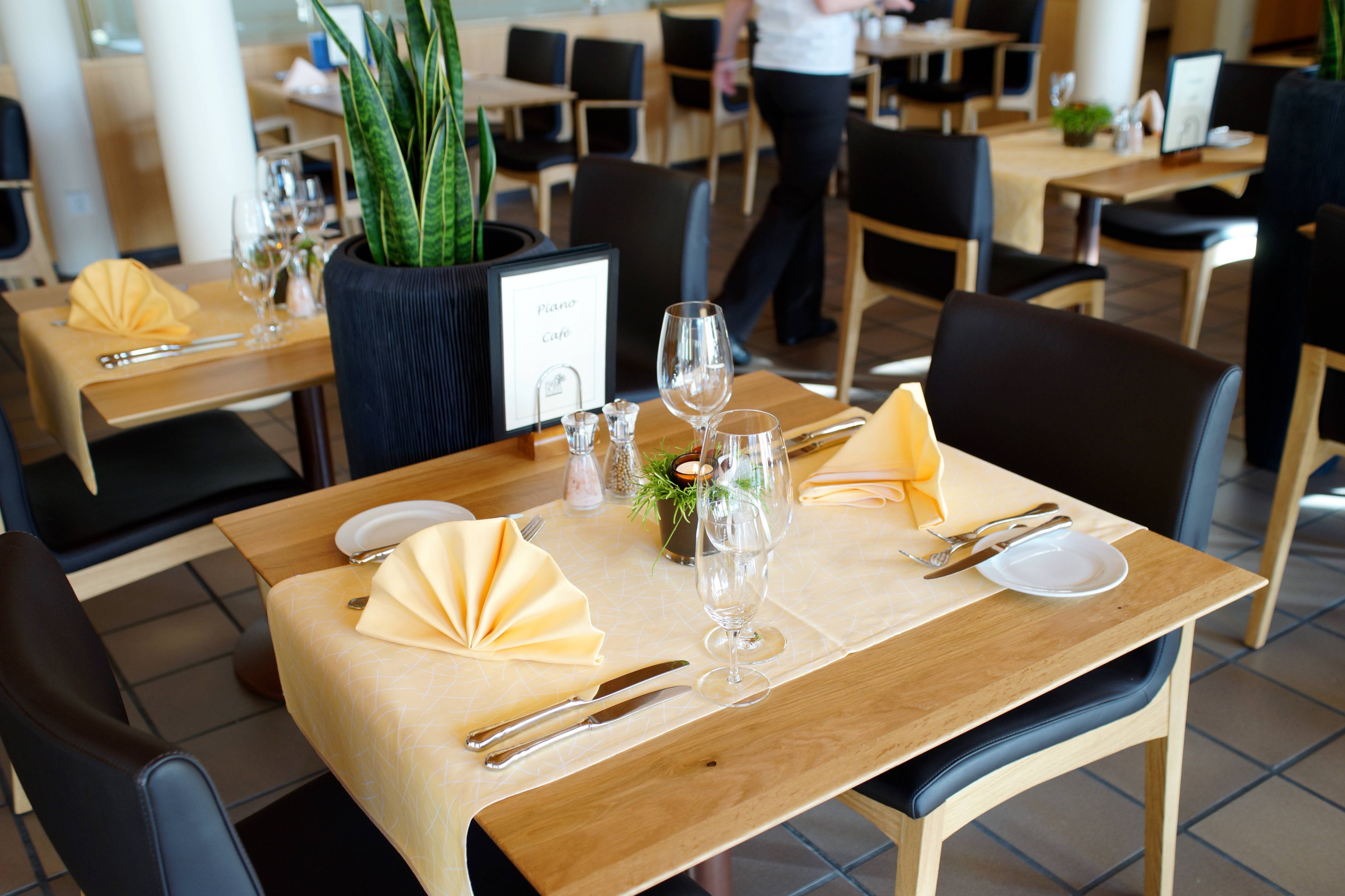 Restaurants & Bars