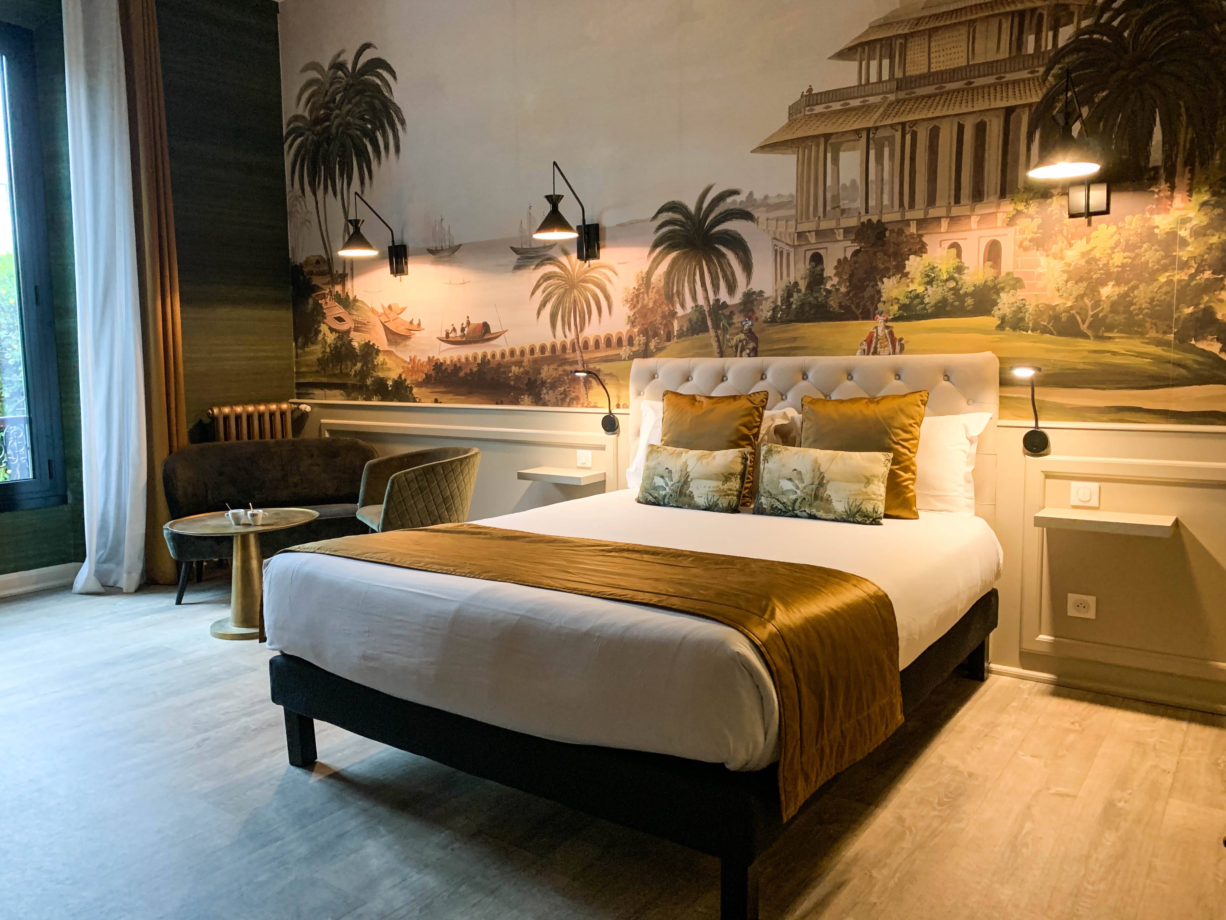 Suite Josephine mit Badewanne und Gartenblick