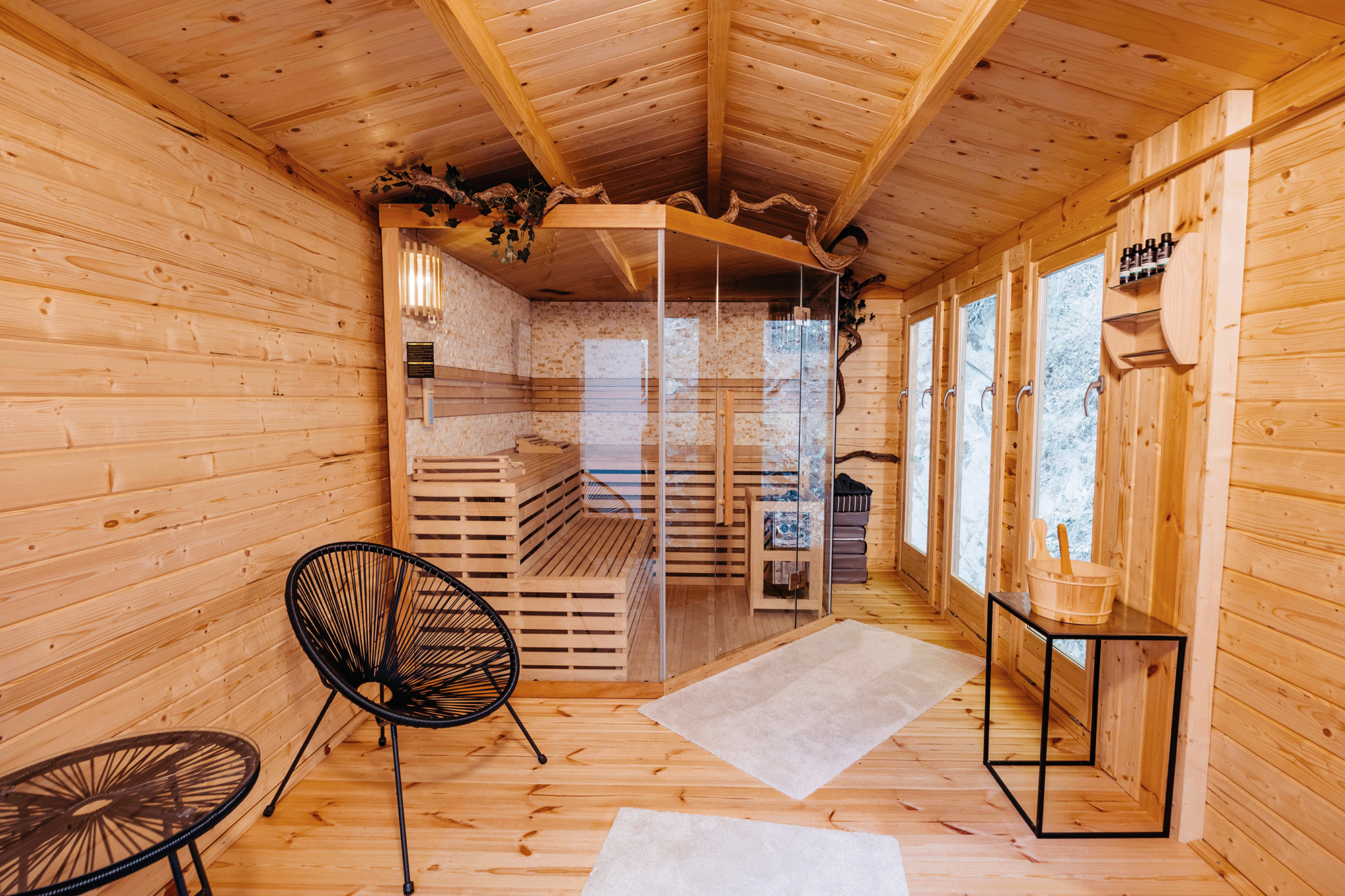 Erholungsterrasse mit Sauna & Whirlpool