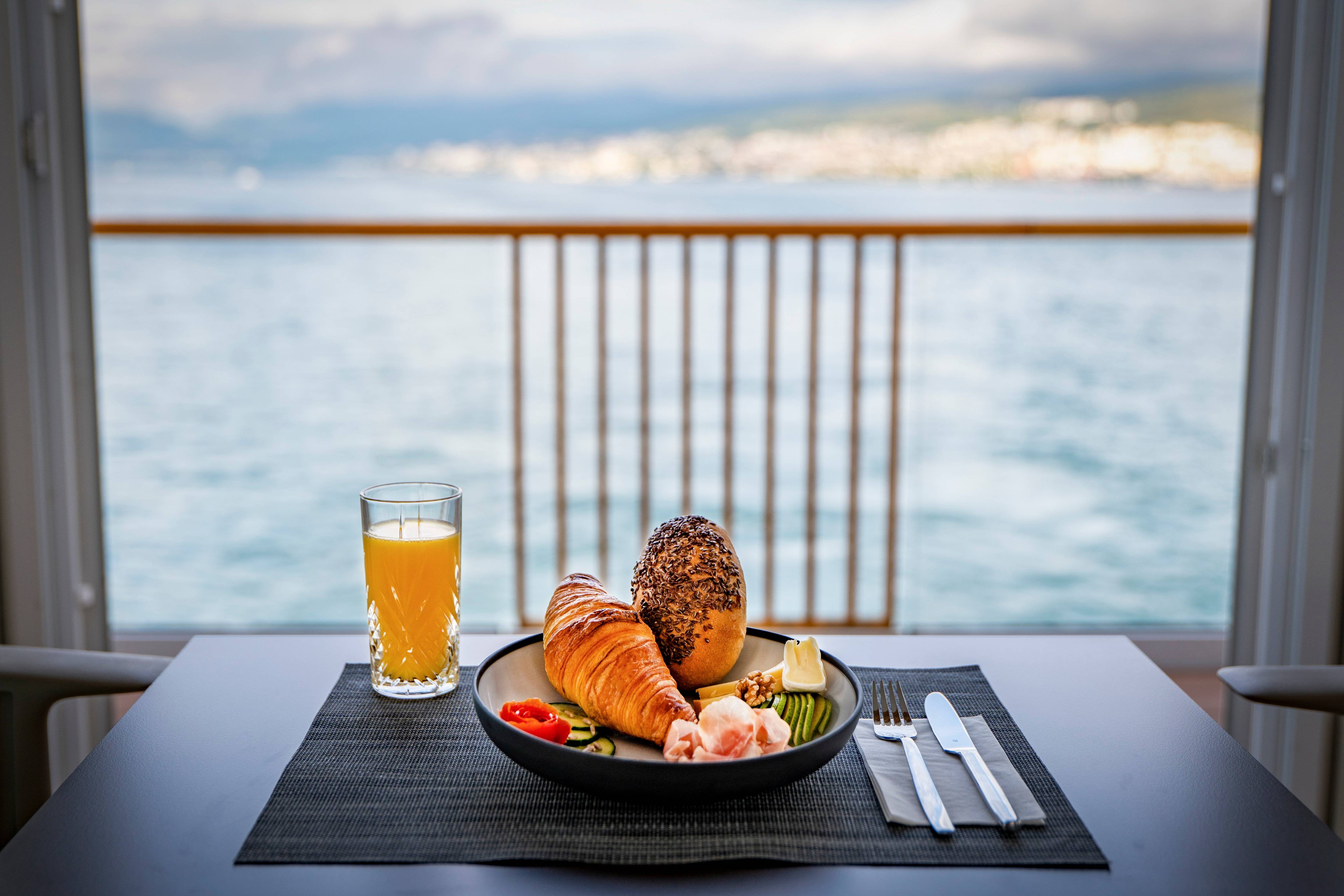 Food & Drinks