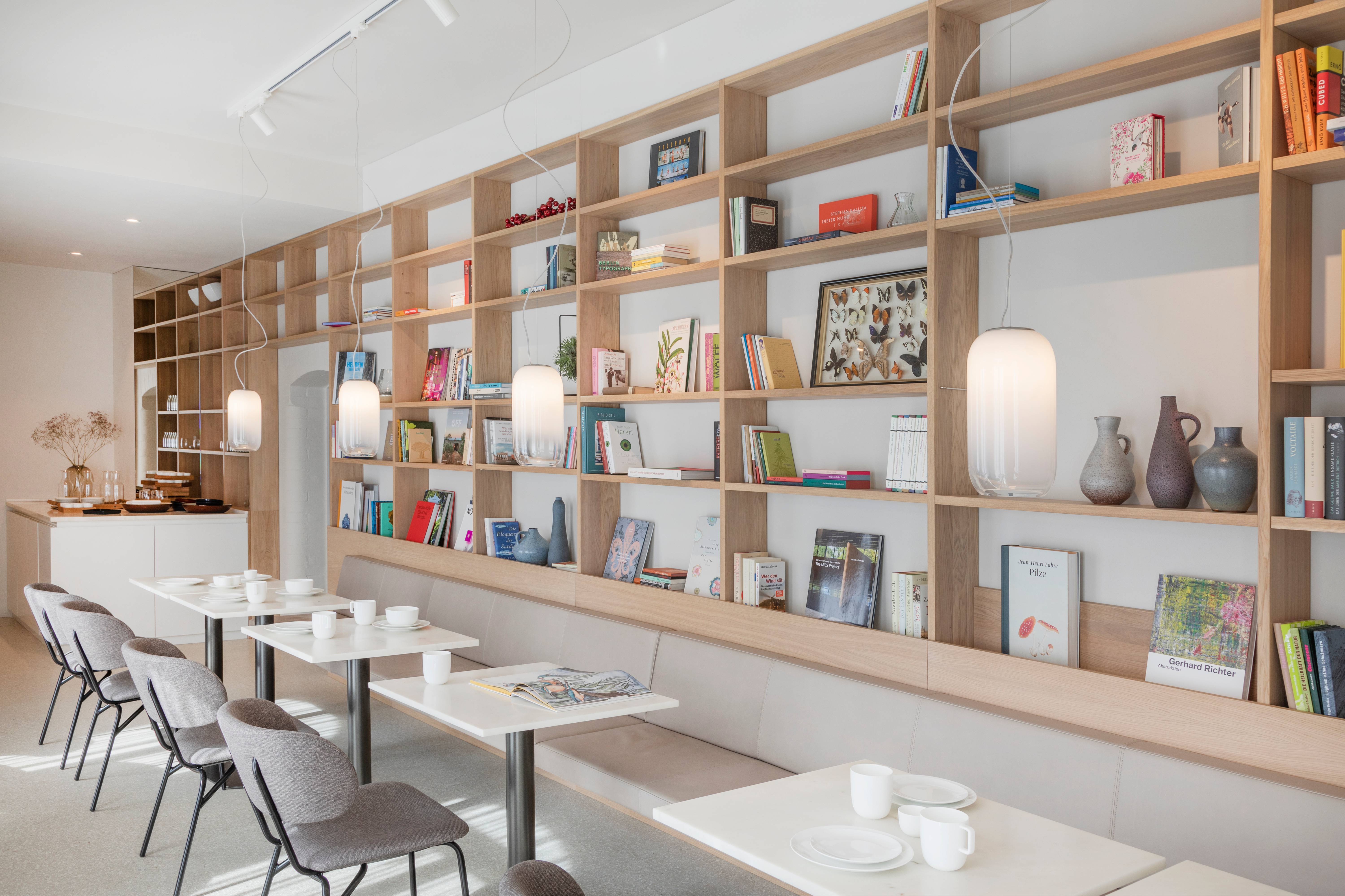 Bibliothek & Sommergarten