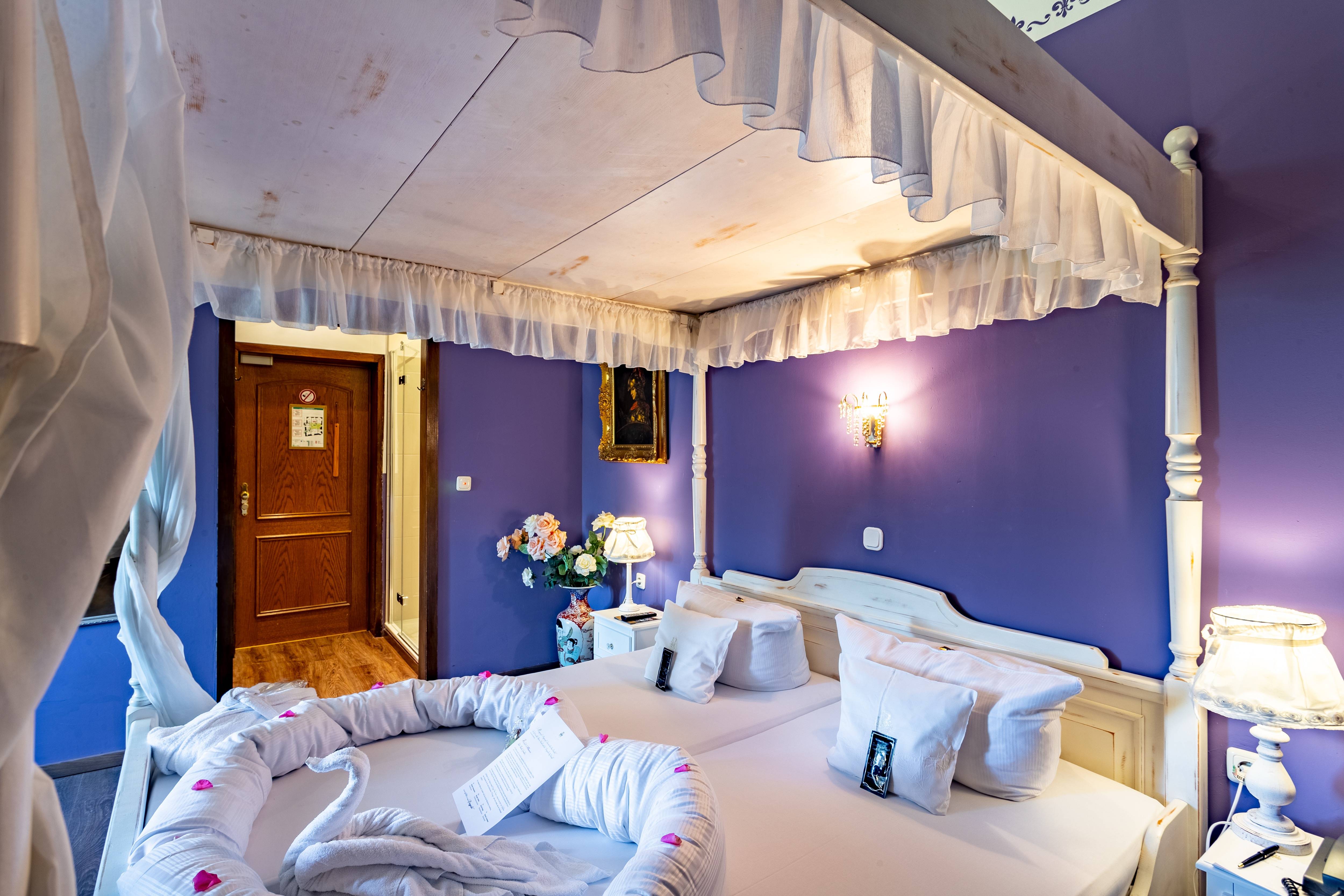 Doppelzimmer mit Himmelbett