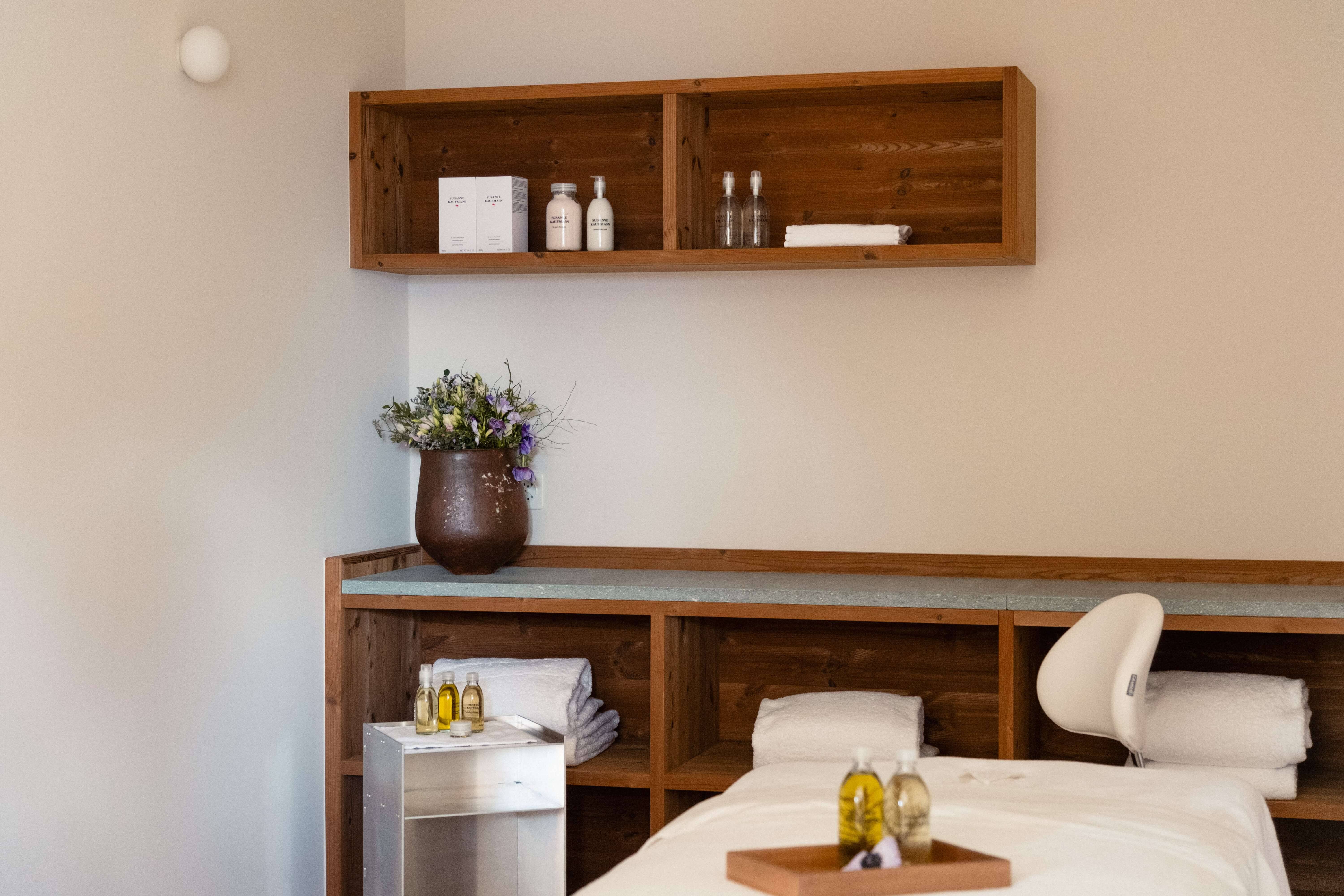 Forest De-Stress Massage oder Barrier Boosting Ectoin Facial Massage