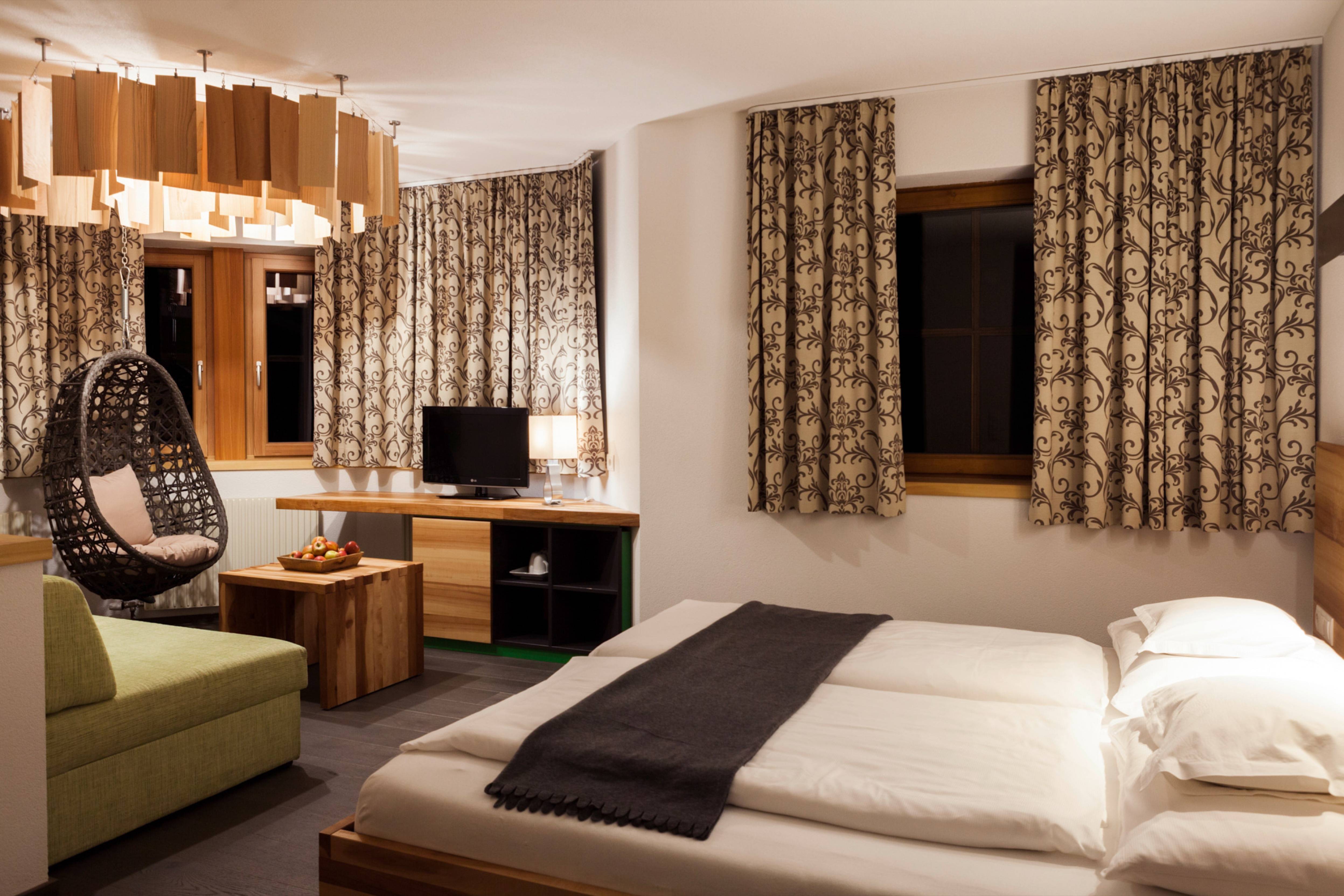 Streuobst-Erkerzimmer L+