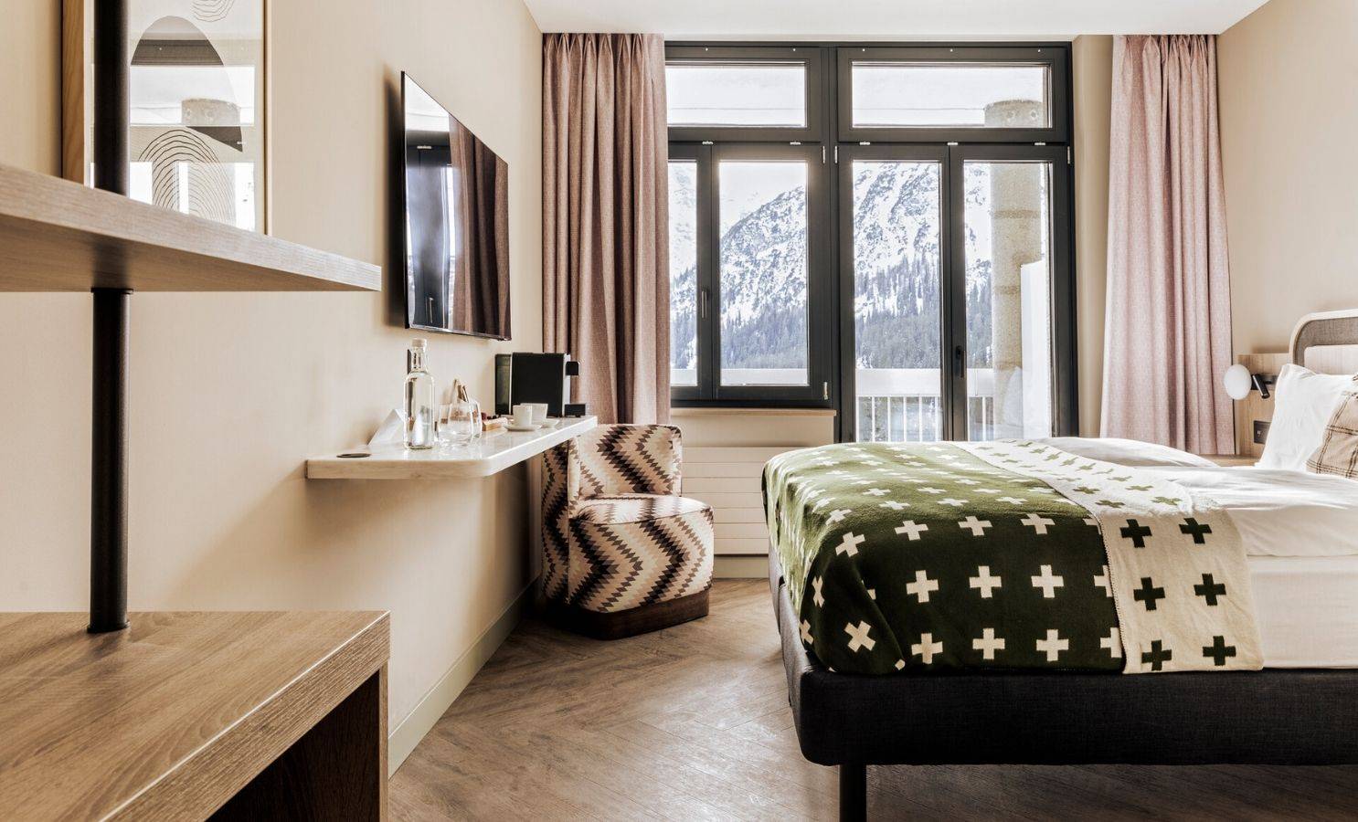 Comfy Double Mountain View