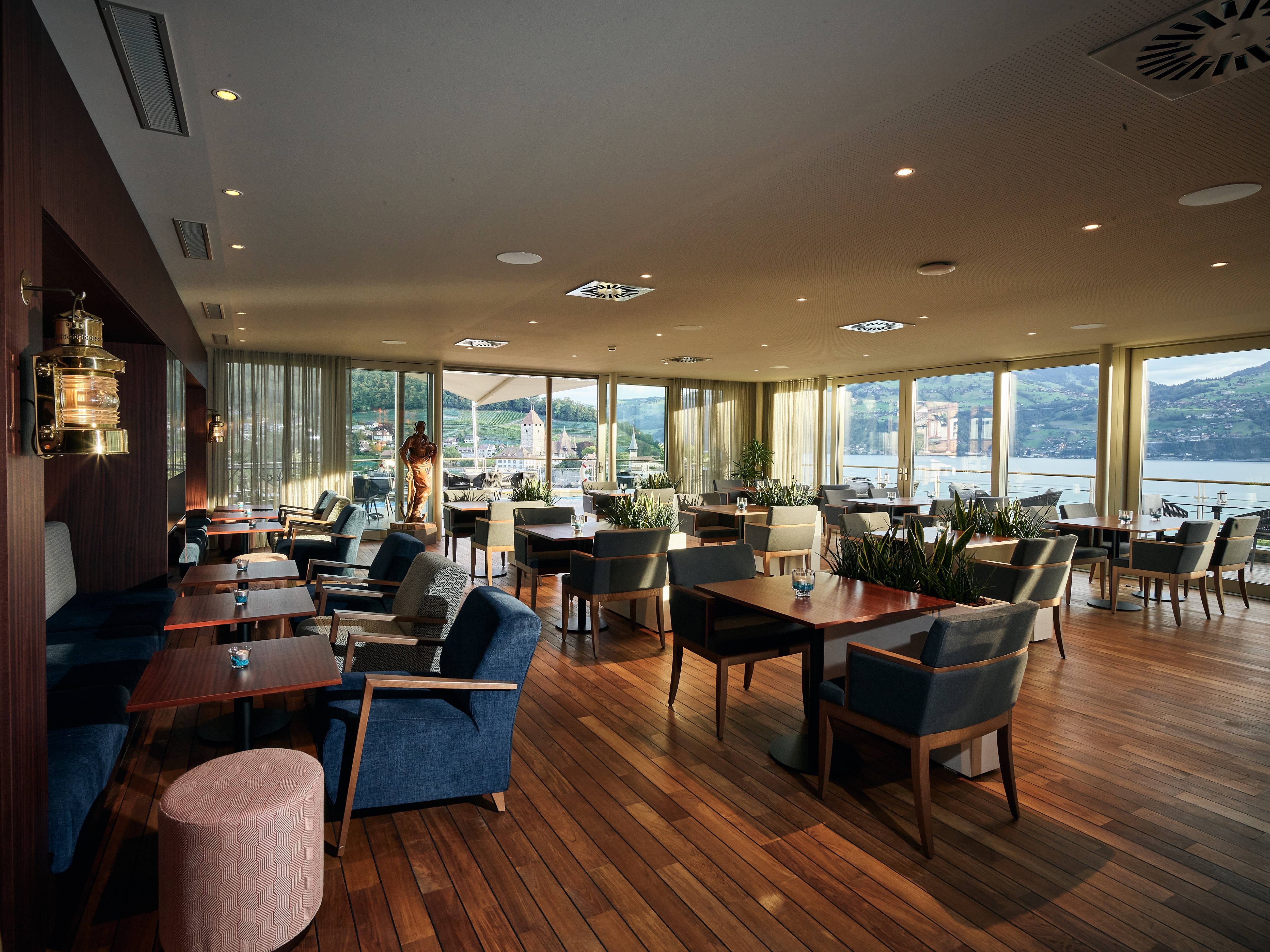 Restaurant Belvédère Spiez & terrasse avec vue sur le lac