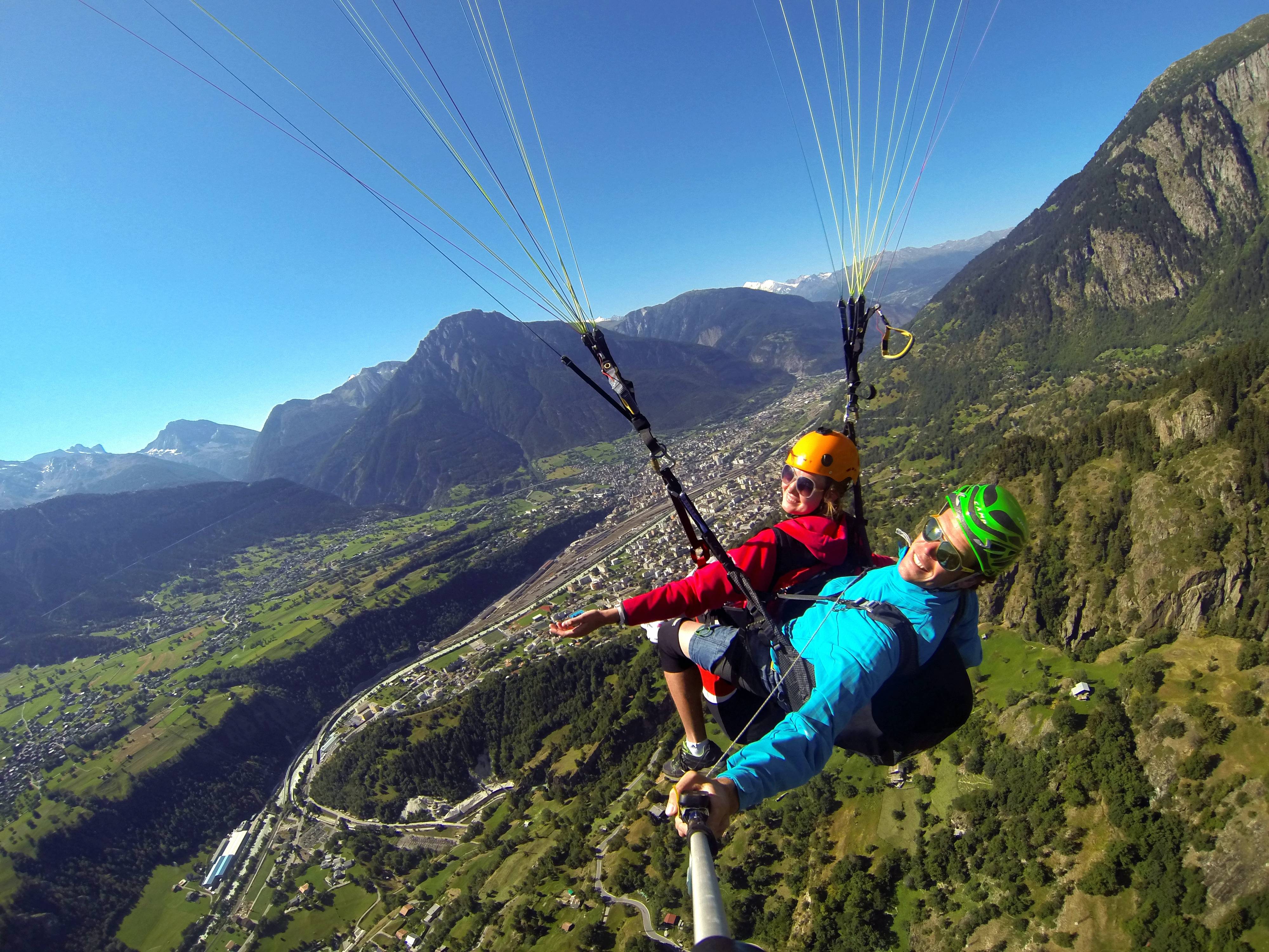 Fliegen im Alpenpanorama