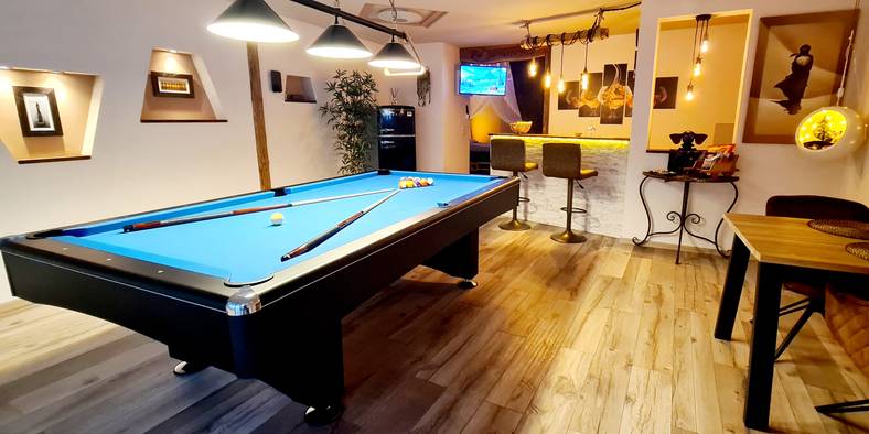 Übernachtung in der Spa Suite "Pub" in Huttwil