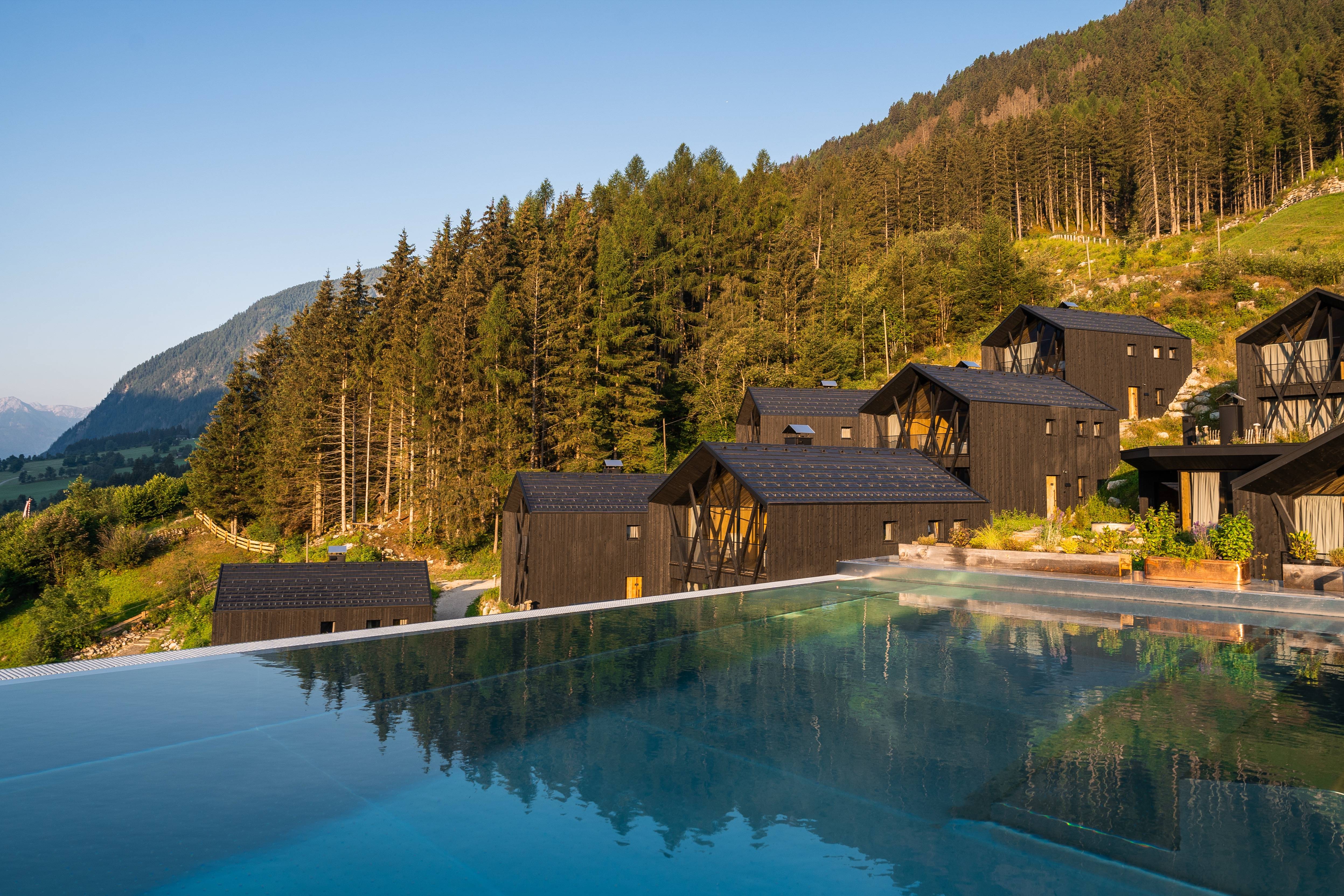 360° Montium Pool