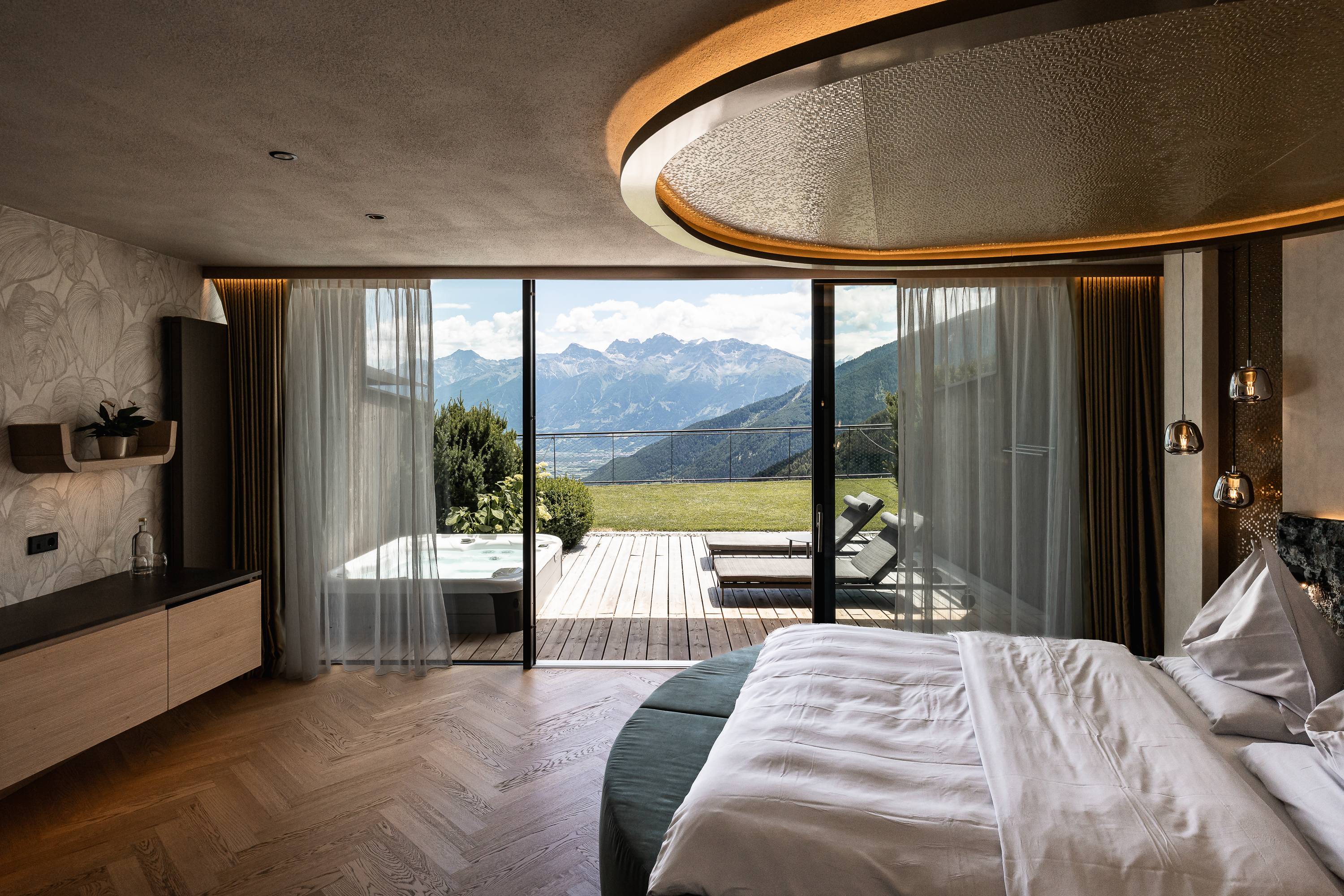 Panoramic Spa Suite