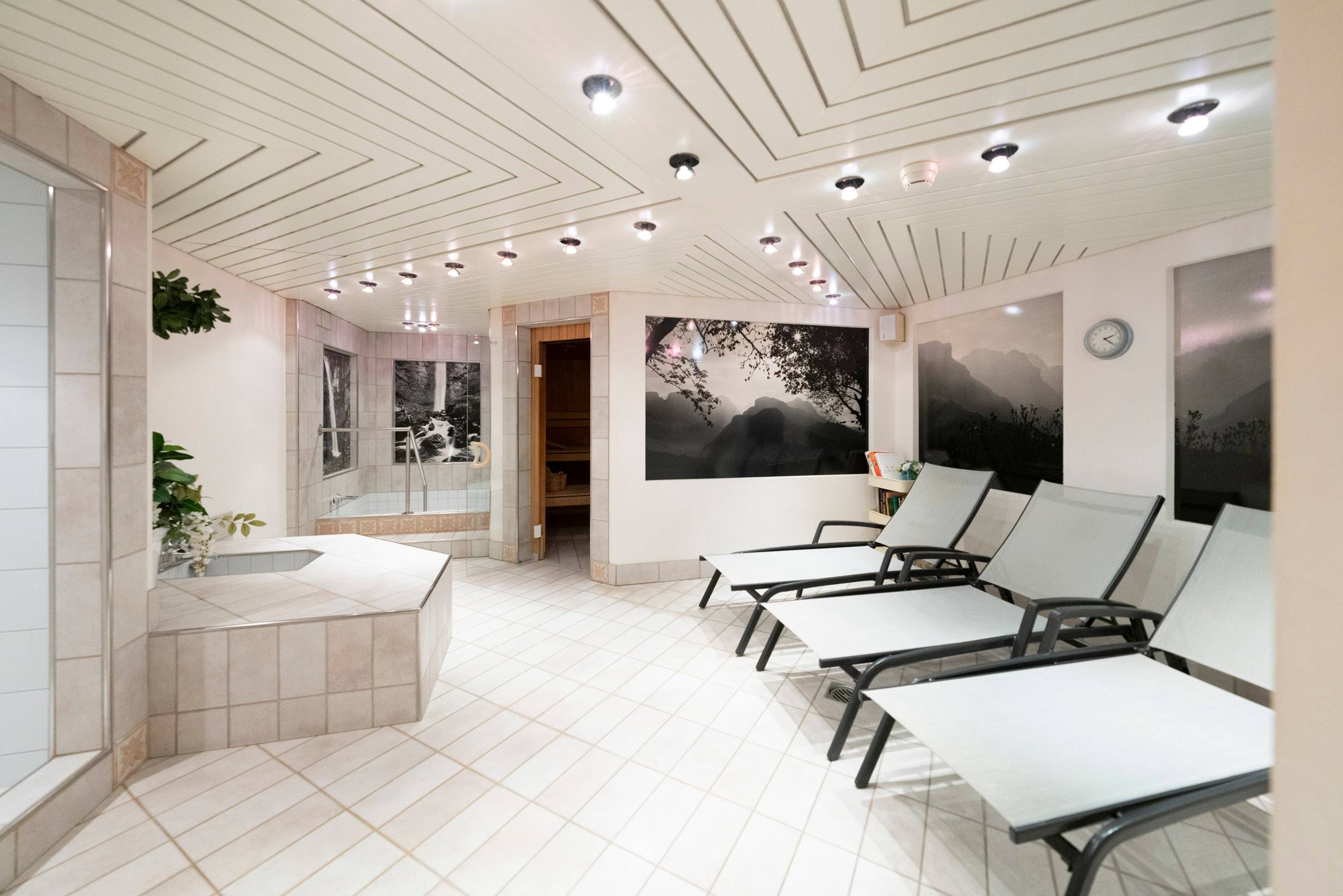 Sauna, Erlebnisdusche & Kaltbad
