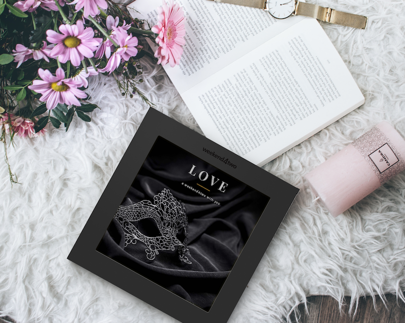 Coffret de bons cadeau dans le design "LOVE - a weekend4two with you"