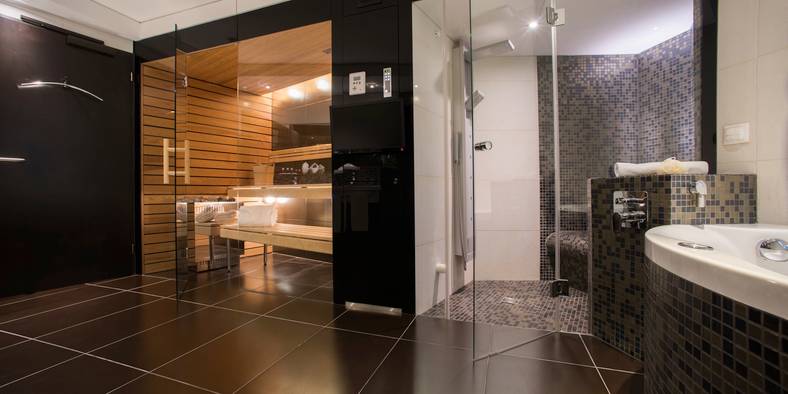 Suite mit Whirlpool, Sauna & Dampfbad