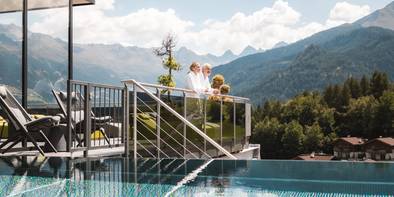 Sommer zu zweit: Die perfekte Auszeit mit See, Bergen & Wellness