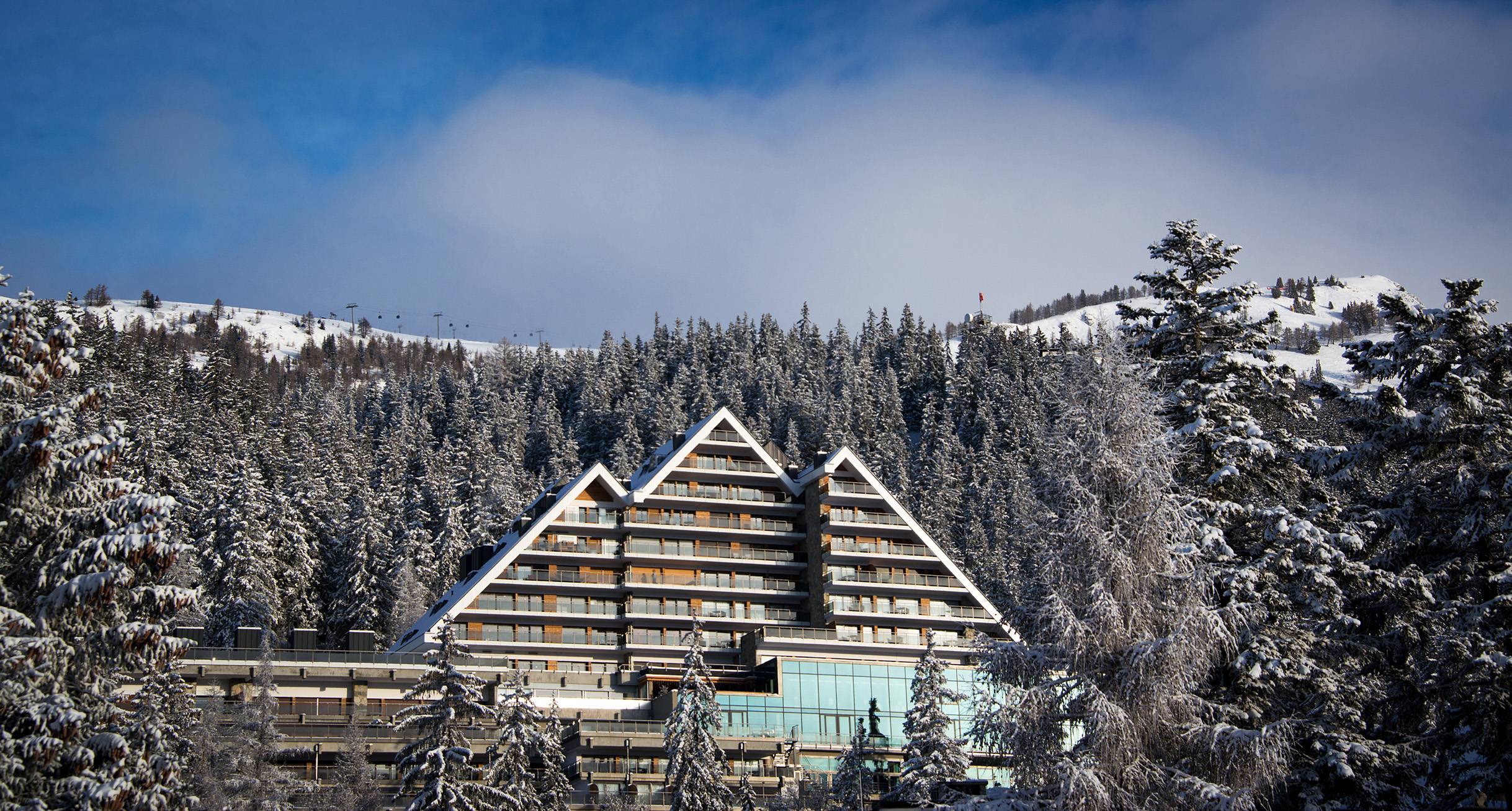 Image de l'extérieur de l'hôtel Crans Ambassador Hotel & Spa