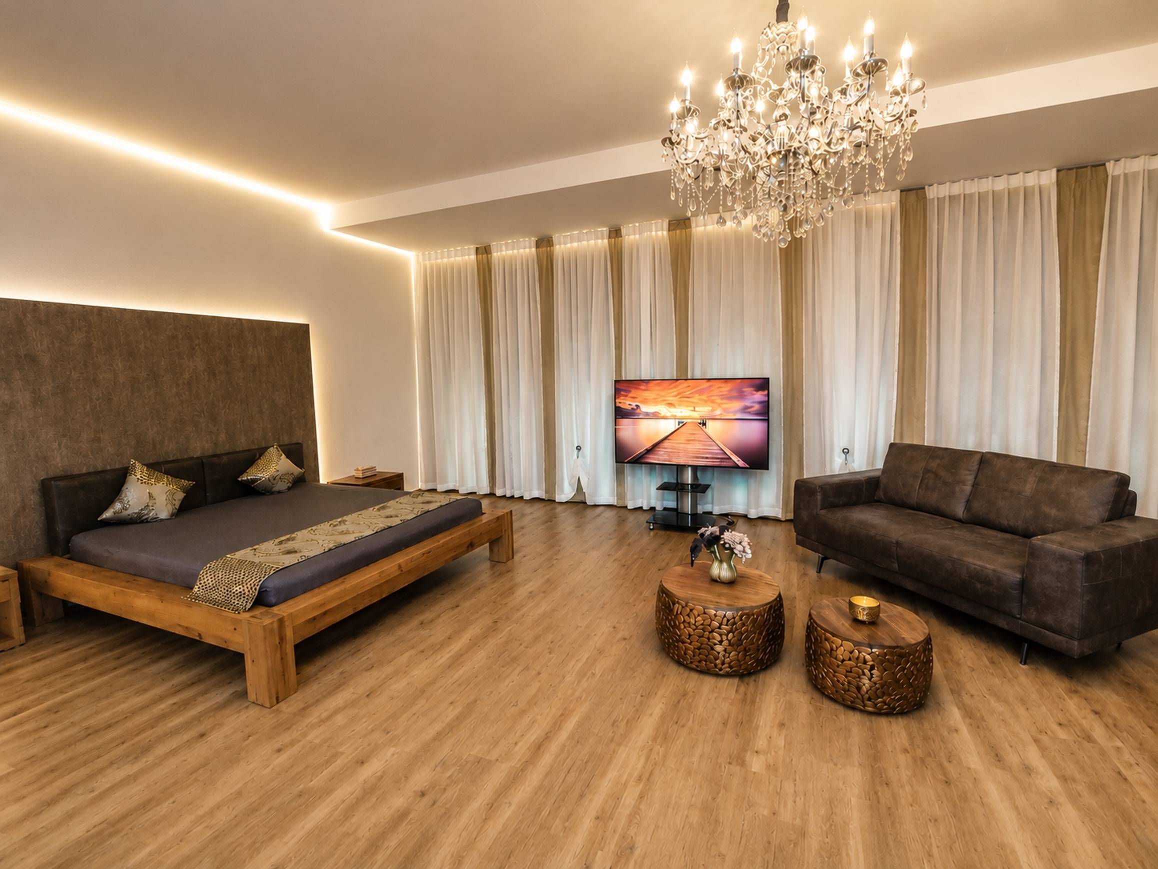 Crystal Luxury Suite mit Whirlpool und finnischer Sauna