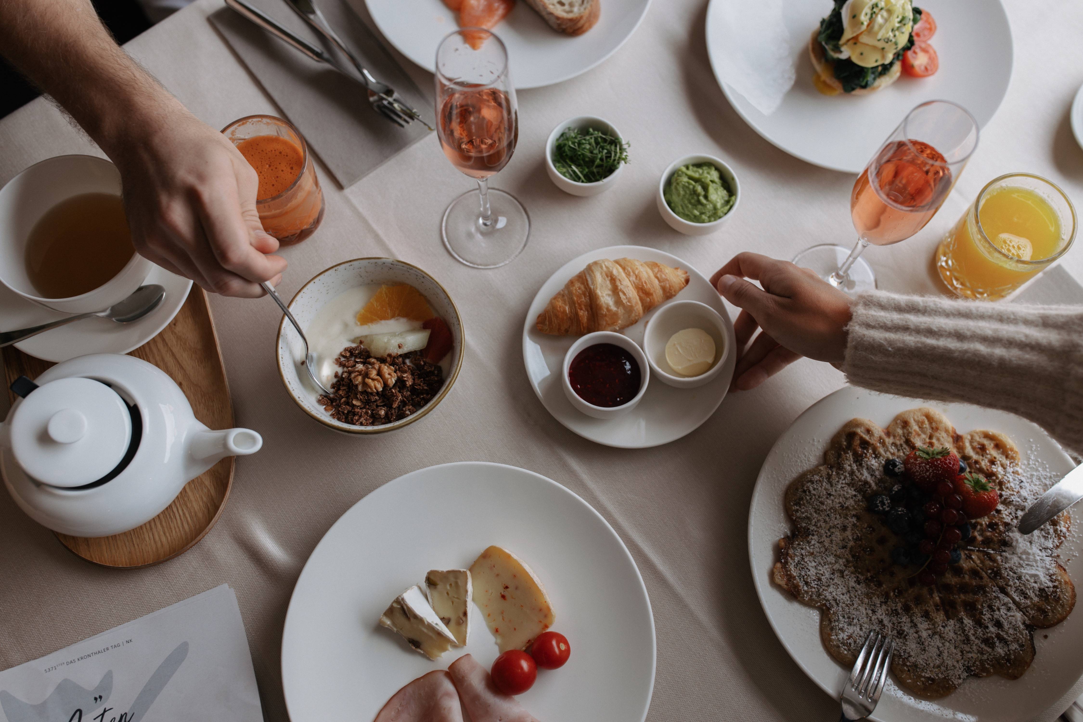 Frühstück mit Aussicht: Warum wir Hotelfrühstück lieben