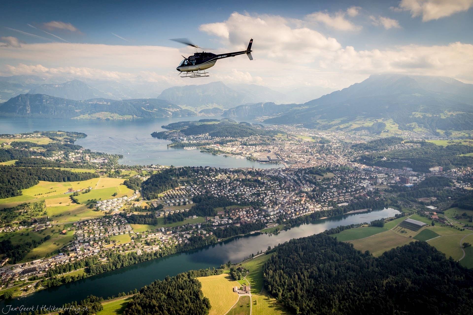 Helikopterflug über die Alpen